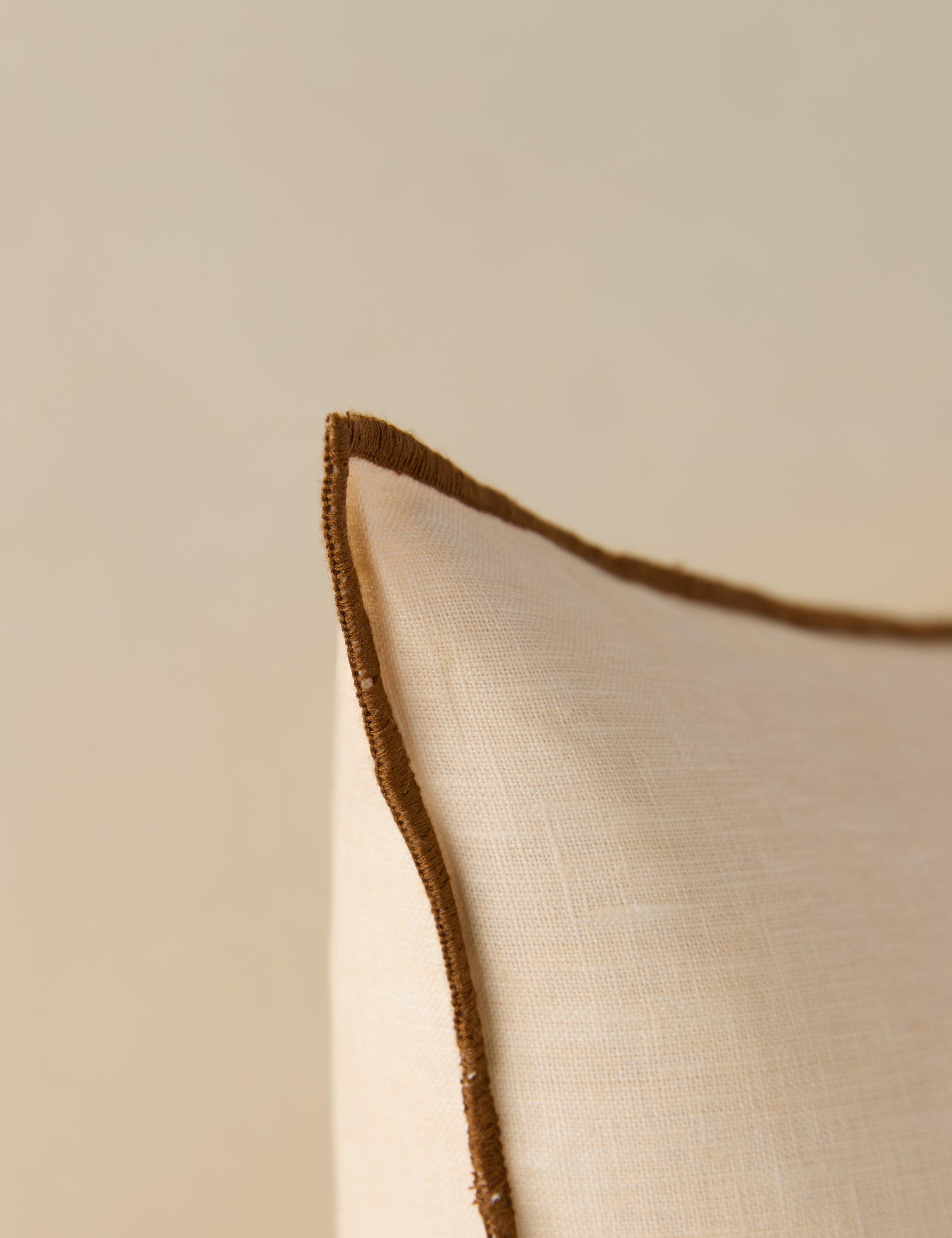 Stylish Carys Contrast Linen Pillow Cover - Breathable & Durable Home Decor for Sofa, Bedroom, and Living Room - Perfect for Modern Farmhouse, Boho, and Scandinavian Interior Design Styles