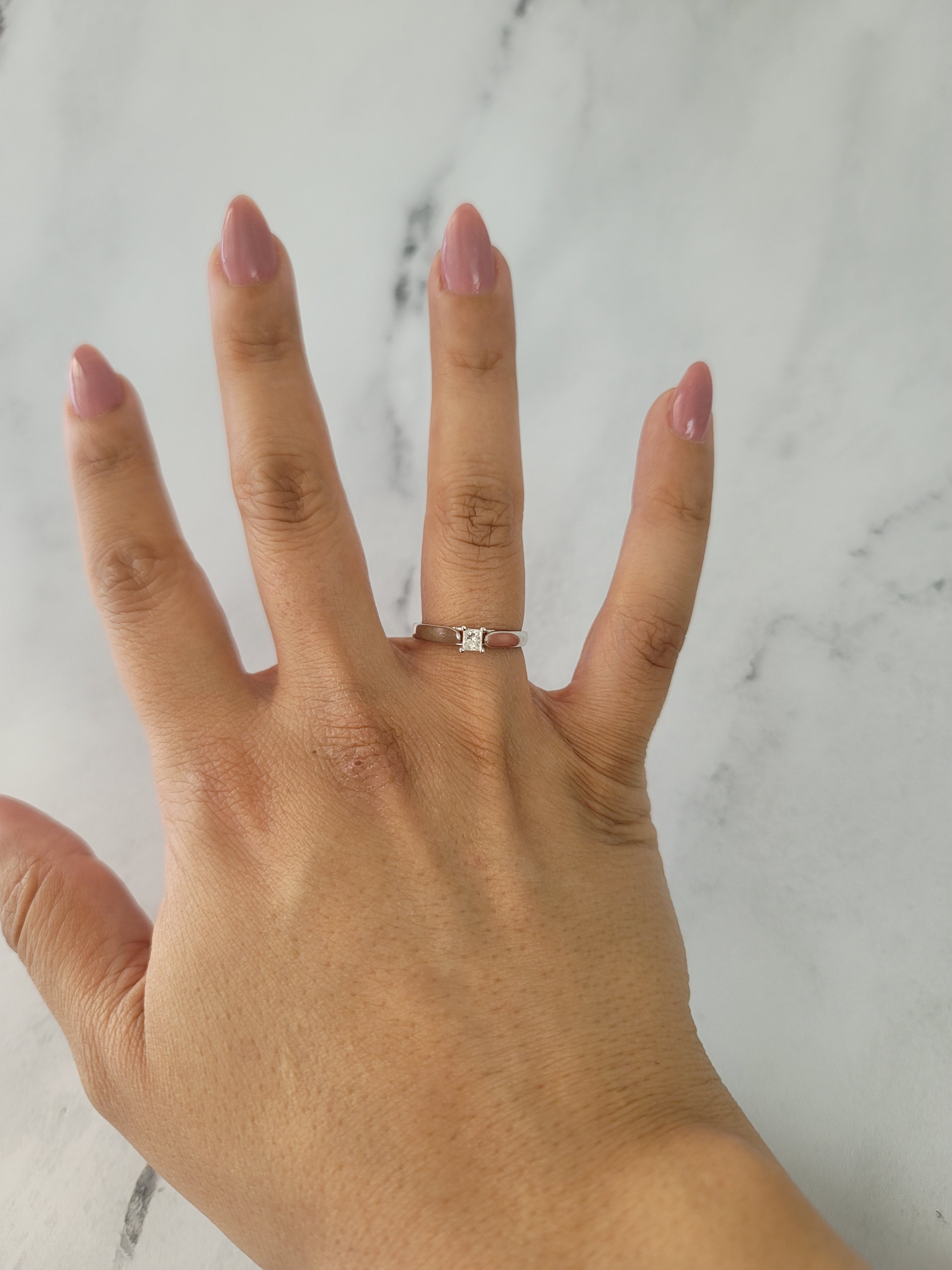 0.25 Carat Solitaire Diamond Engagement Ring for Women - Classic Elegant Wedding Band, Proposal Gift, Anniversary Jewelry - Perfect for Romantic Proposals, Weddings & Special Occasions