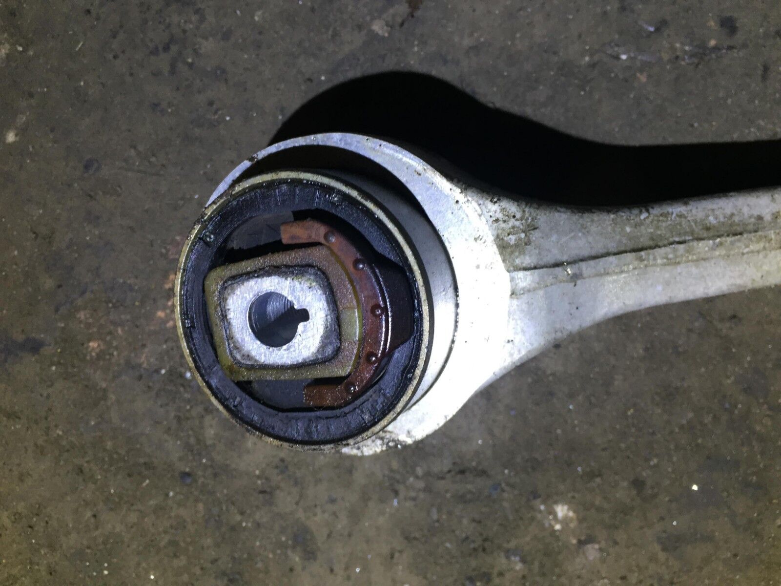 Volkswagen Passat Front Right Lower Control Arm OEM Replacement 2001-2005 - Perfect for Suspension Repair & Maintenance