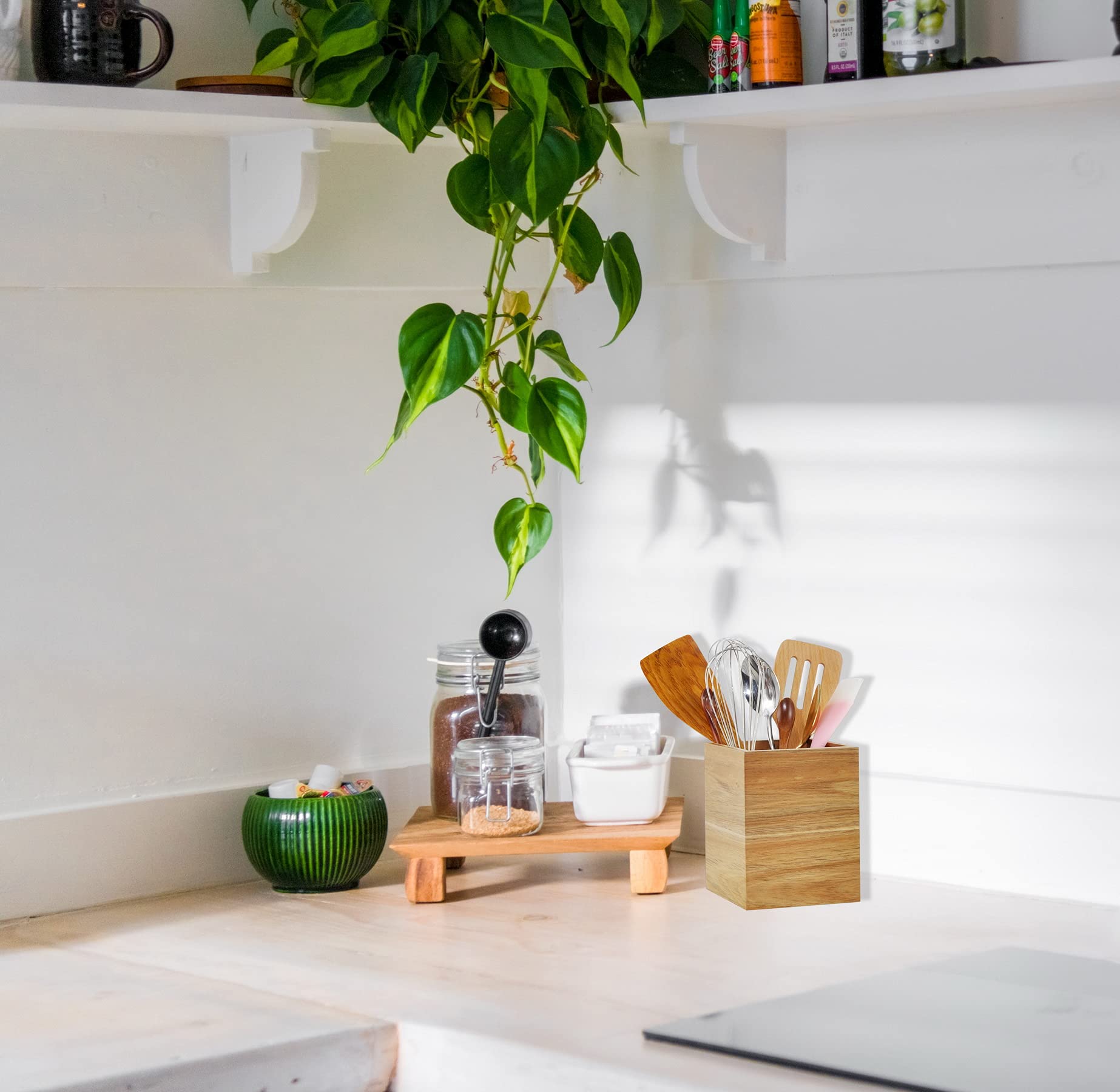 Spiretro Acacia Wood Kitchen Utensil Holder & Organizer - Countertop Cutlery Storage for Cooking Utensils, Spoons, Spatulas, Forks, Whisks & Knives - Lead-Free Lacquer, 5