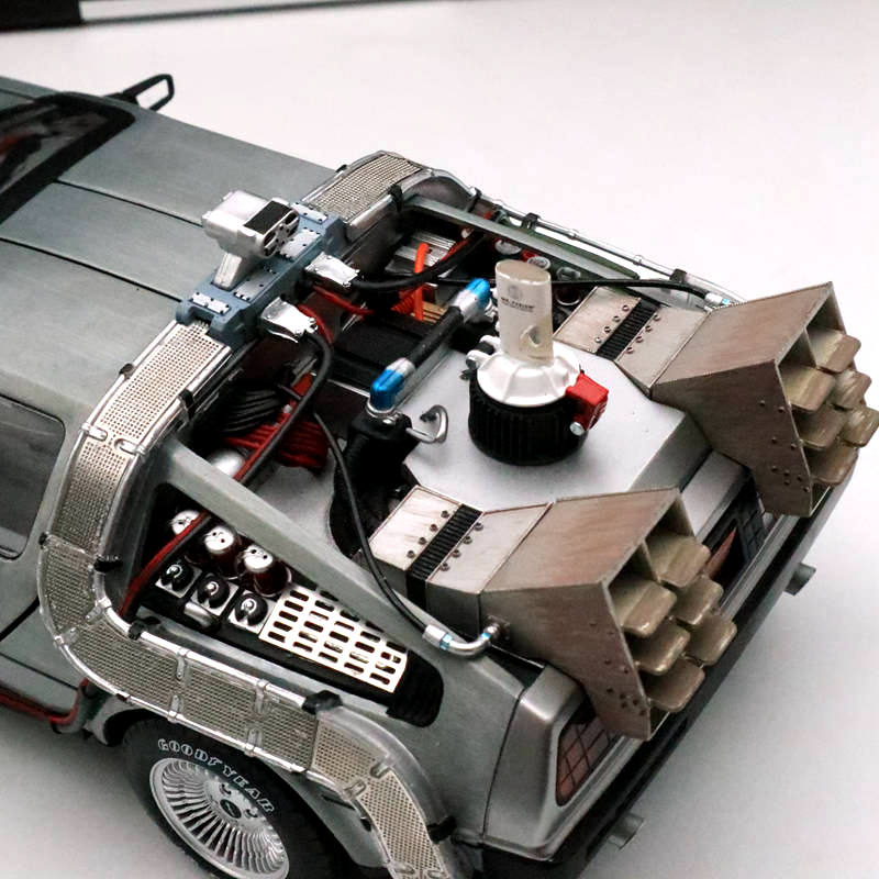 Hot Wheels 1/18 Super Elite Back To The Future Time Machine Diecast Car Model - Ultimate Edition Collectible Toy (BLY44) - Perfect for Movie Fans, Hobby Collectors & Gift Giving