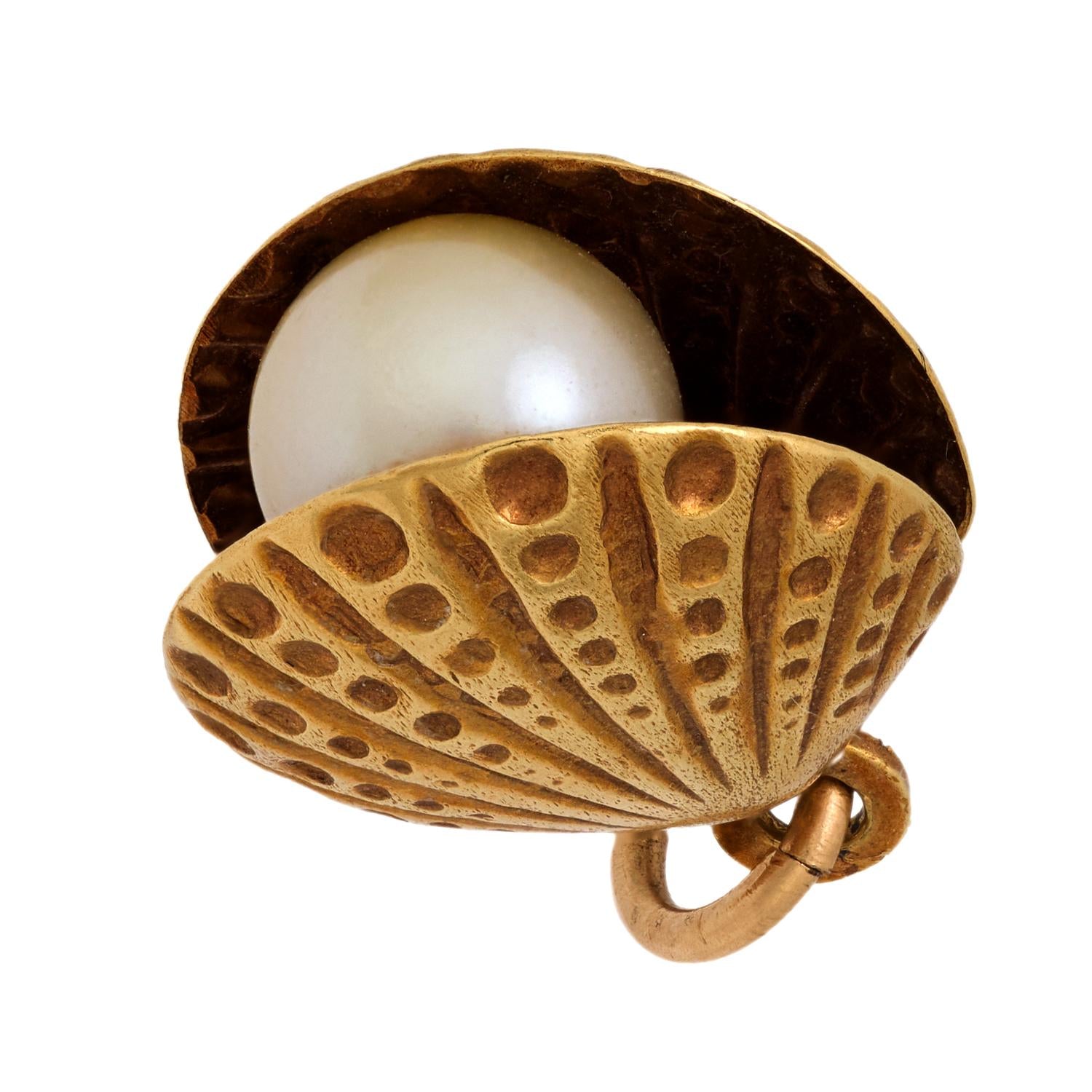 14K Gold Retro Pearl Clam Pendant Charm - Elegant Vintage Jewelry for Necklace, Bracelet & Gift Giving