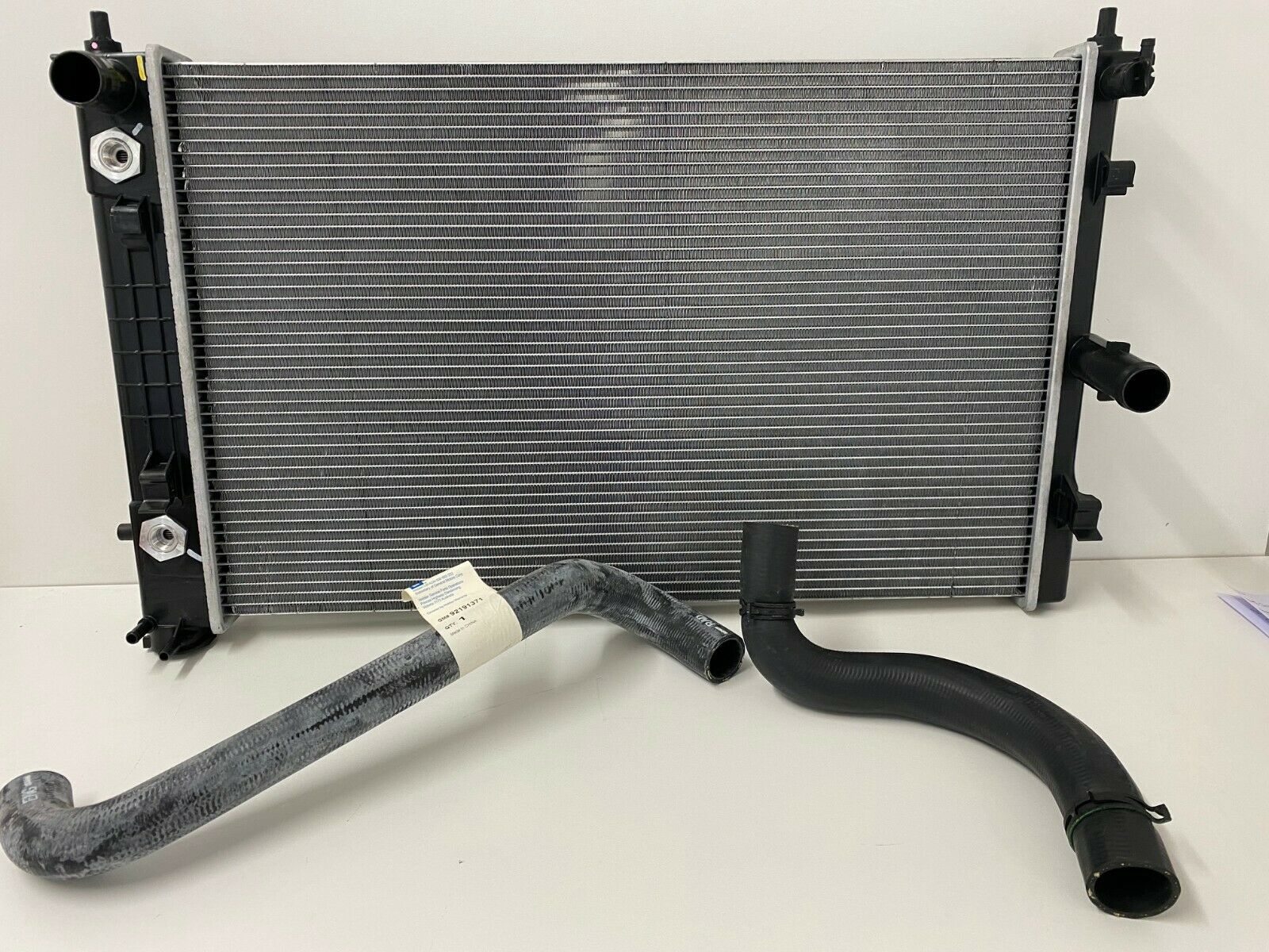 Genuine Holden VZ Commodore & WL Statesman V8 Auto Radiator & Hoses Kit - 5.7L & 6.0L Engine Cooling System Replacement - Perfect for Engine Overheating Repair & Performance Upgrade