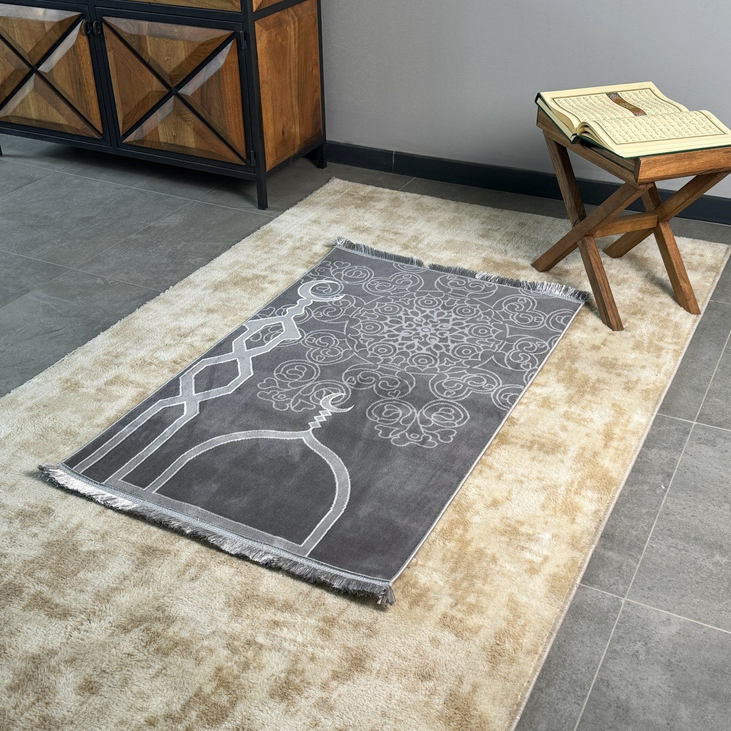 Premium Islamic Prayer Mat with Beautiful Designs - Perfect Gift for Muslims - Ideal for Home, Mosque, and Travel Use