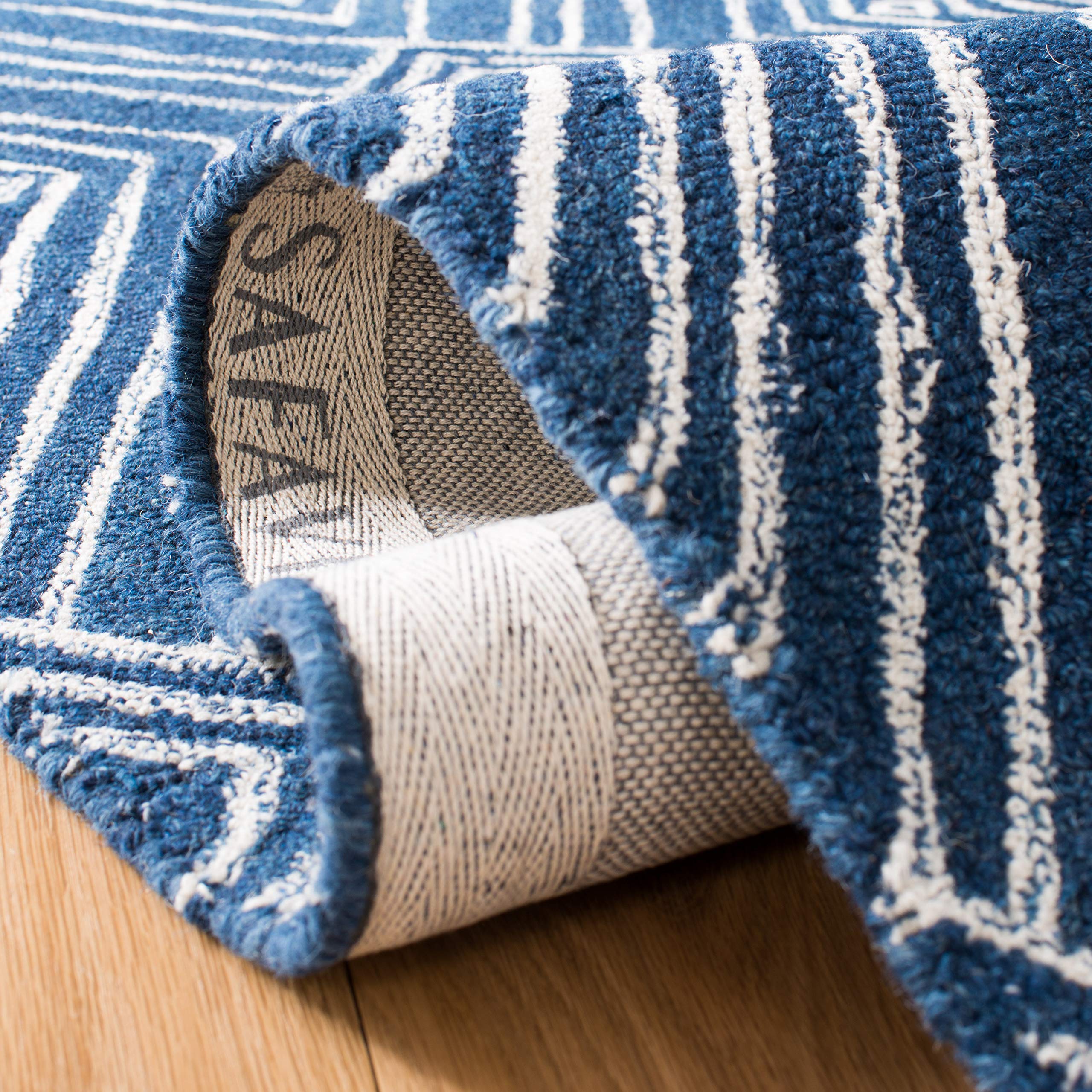 SAFAVIEH Micro-Loop Collection Handmade Wool Area Rug - 5' x 8' Navy & Ivory, Non-Slip Living Room & Bedroom Rug for High Traffic Areas | Durable Floor Covering for Home Decor (MLP608N)