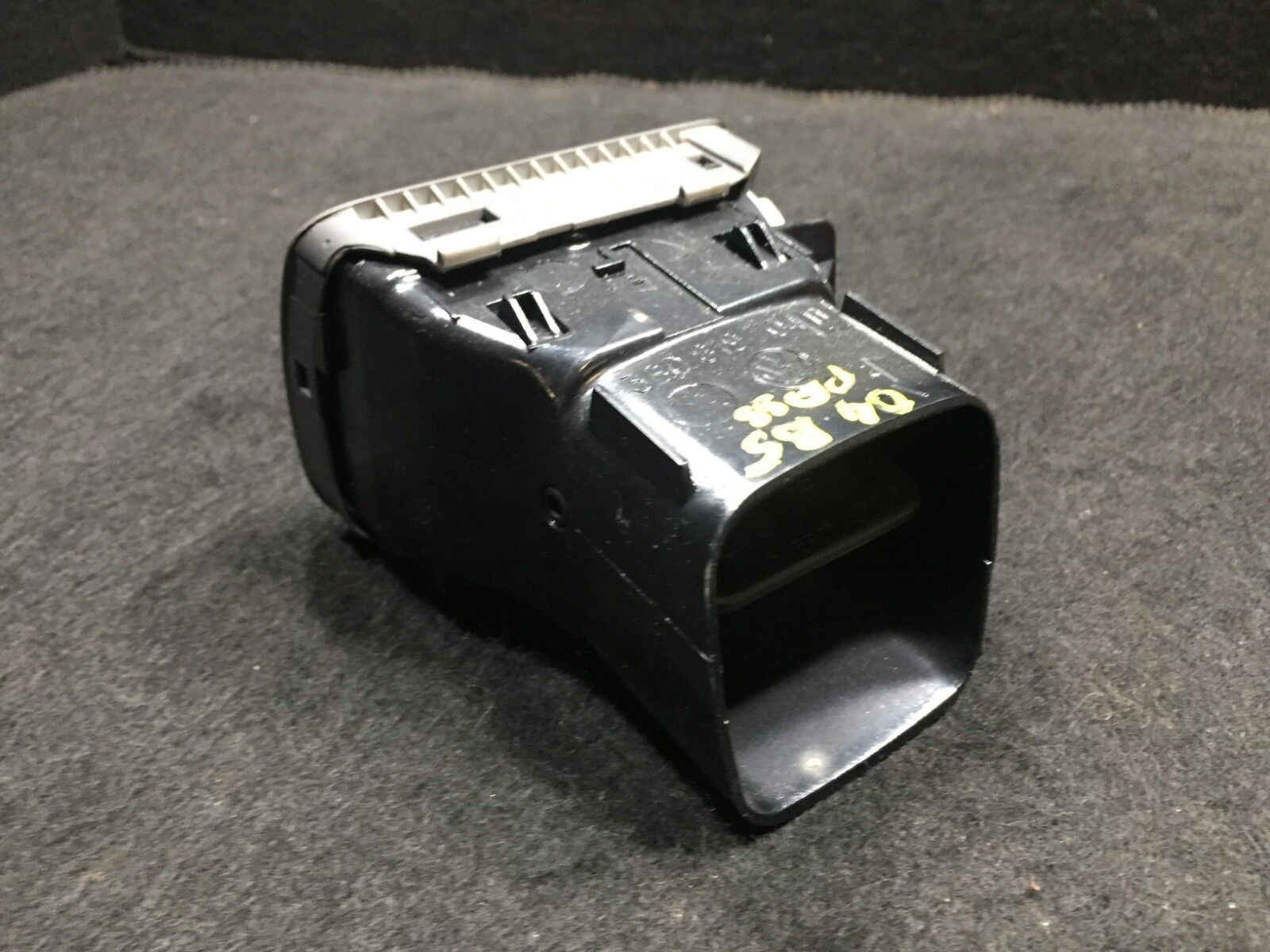 Volkswagen Passat Right Front Dash Air Vent OEM 3B0819704 D23 - Replacement Car AC Vent for 2000-2005 Models | Perfect for Interior Repair & Climate Control System Maintenance