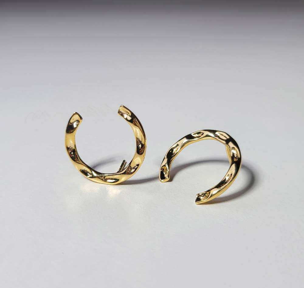 925 Sterling Silver Horseshoe Earrings - Celebrity Style Inspired by Kim So Hyun | Trendy & Elegant Hoop Earrings for Women | Perfect for Parties, Weddings & Everyday Wear