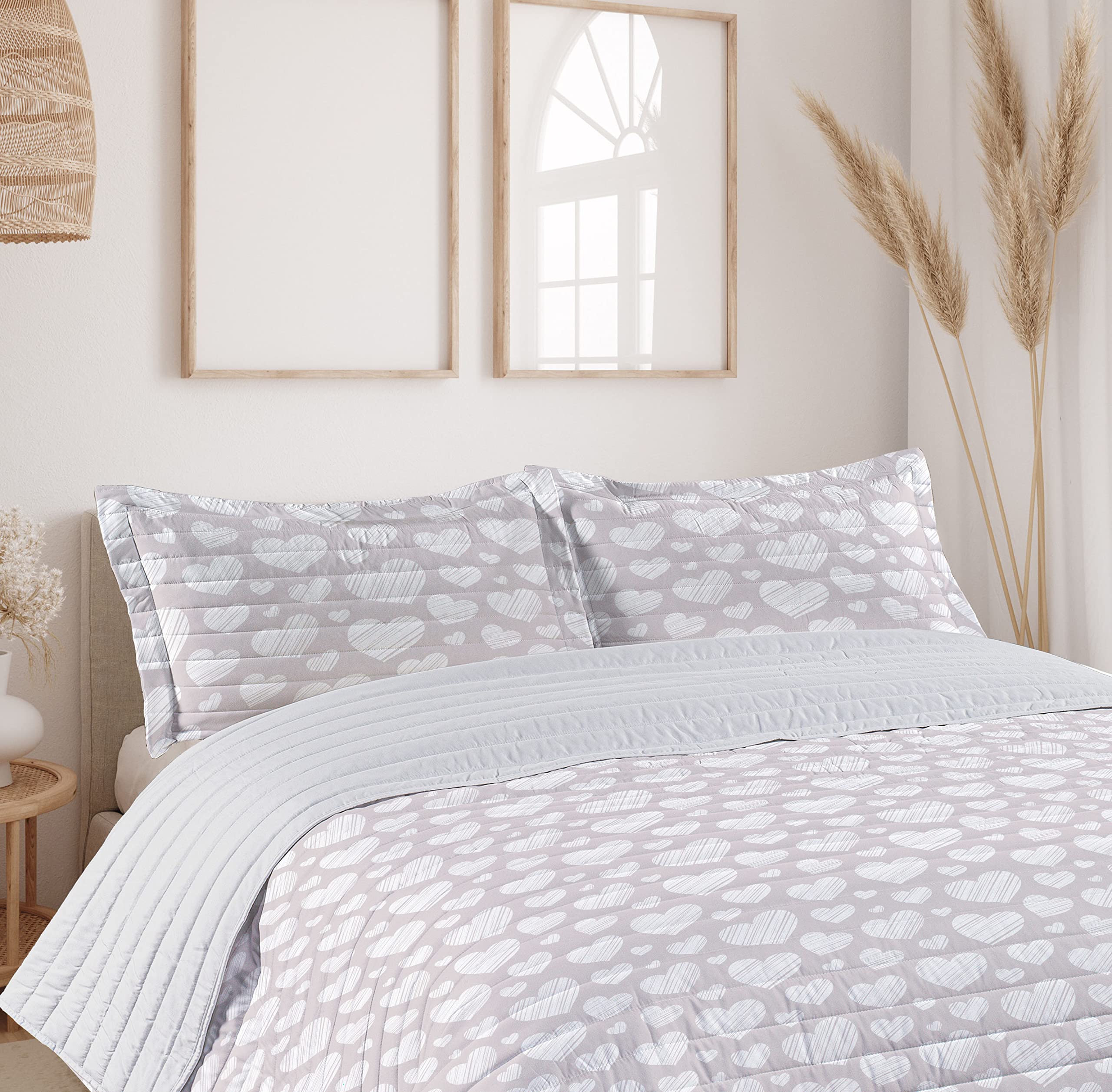 Ambesonne Neutral Microfiber Bedspread Set - King Size Romantic Love Pattern with Hand Drawn Hearts & Diagonal Stripes | Soft Bedding Set Includes Pillow Shams & Comforter in Pearl White | Perfect for Valentine's Day, Anniversary Gifts & Master Bedroom Decor