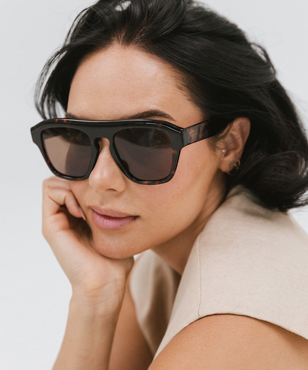 Val Wayfarer Sunglasses Tortoise Frame - Polarized UV Protection for Men & Women - Perfect for Driving, Beach, and Outdoor Activities