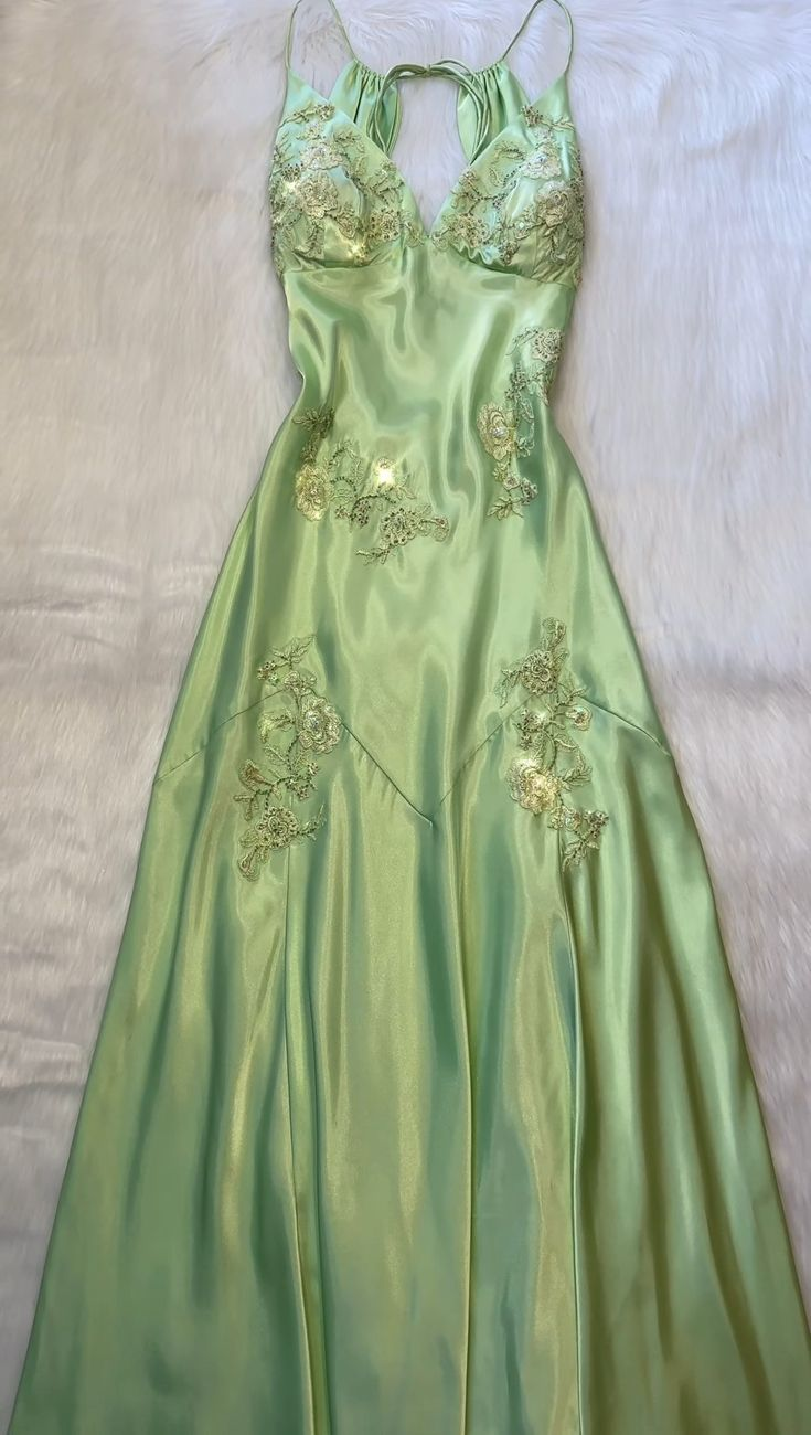 Elegant Green Satin A-Line Long Prom Dress for Women - Formal Evening Gown for Homecoming, Ball & Special Occasions | Style J2669