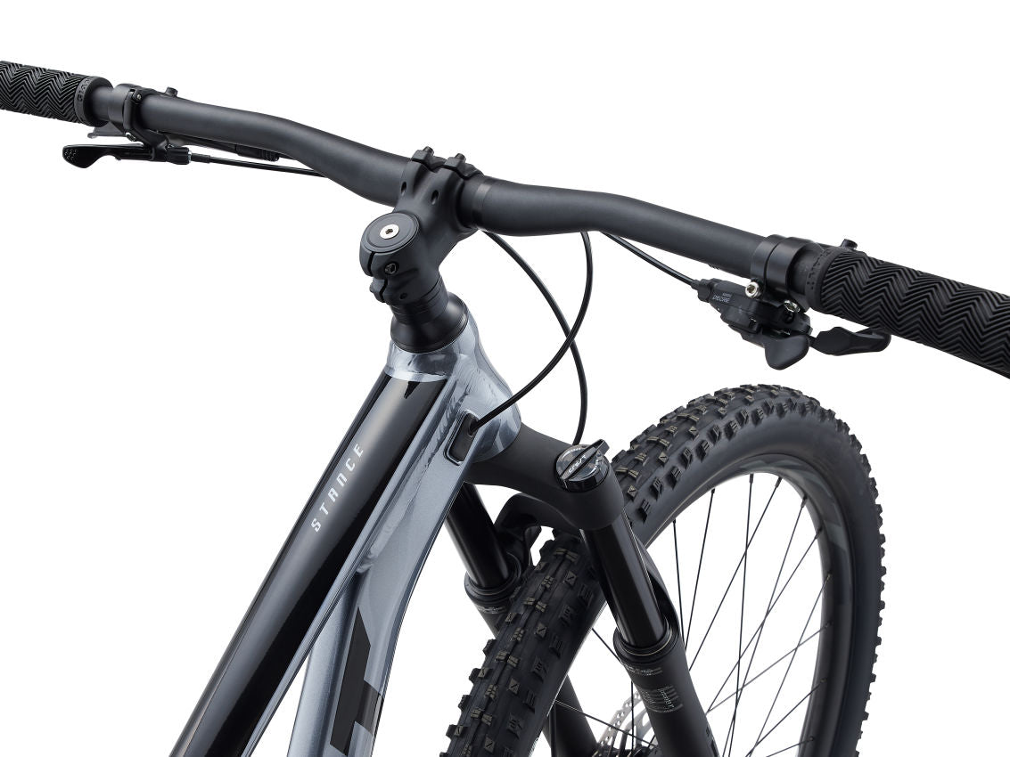 Giant Stance 29 2 Mountain Bike - 29-Inch Wheels, Aluminum Frame, Trail-Ready Design for Men & Women | Perfect for Off-Road Adventures, Mountain Trails & Outdoor Cycling