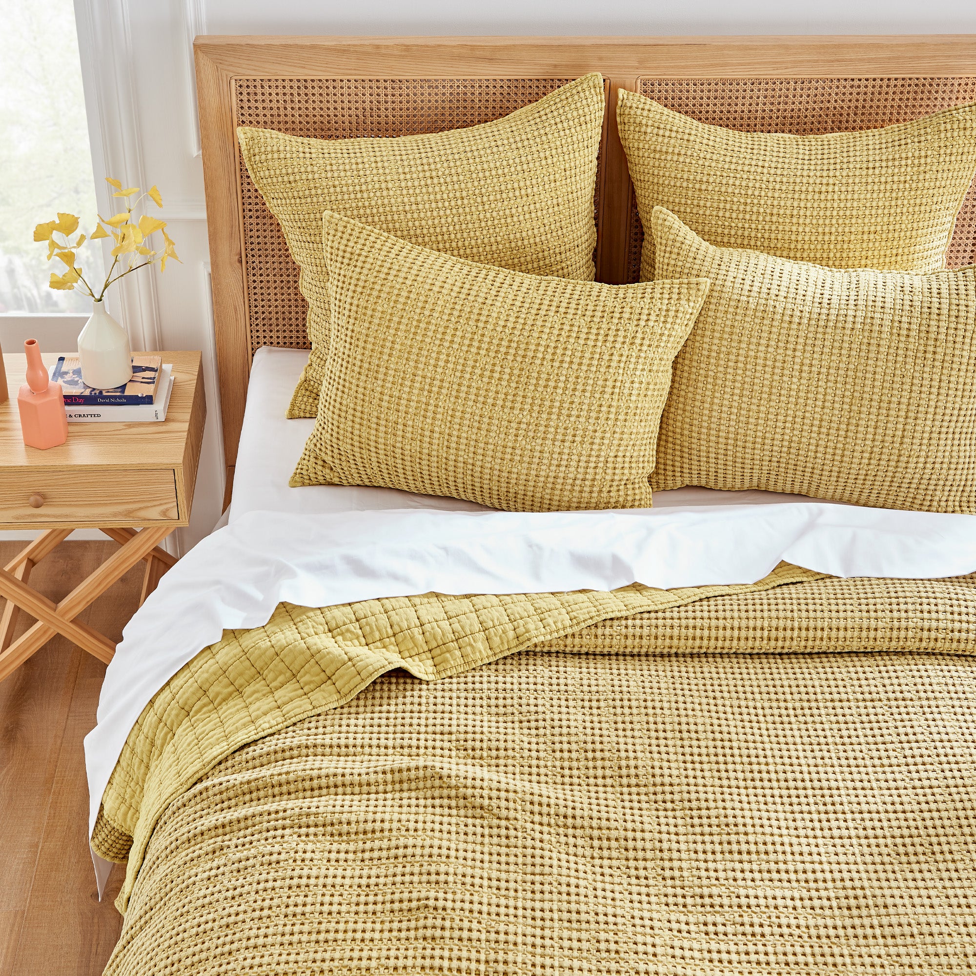 Luxury Mills Waffle Quilt Set - Ultra Soft Bedding Collection for Queen/King Size Beds - Perfect for Cozy Bedrooms, Guest Rooms & Hotel Stays