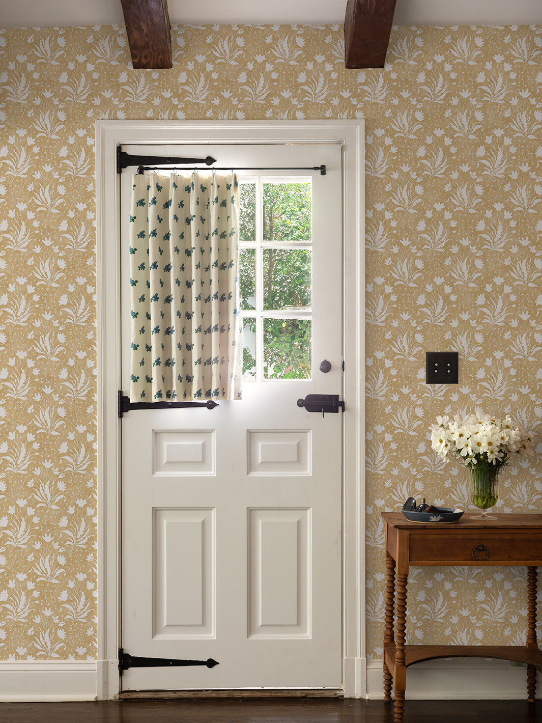 Nathan Turner Gold Floral Wallpaper - Peel and Stick Self-Adhesive Wallpaper for Bedroom, Living Room, and Home Decor