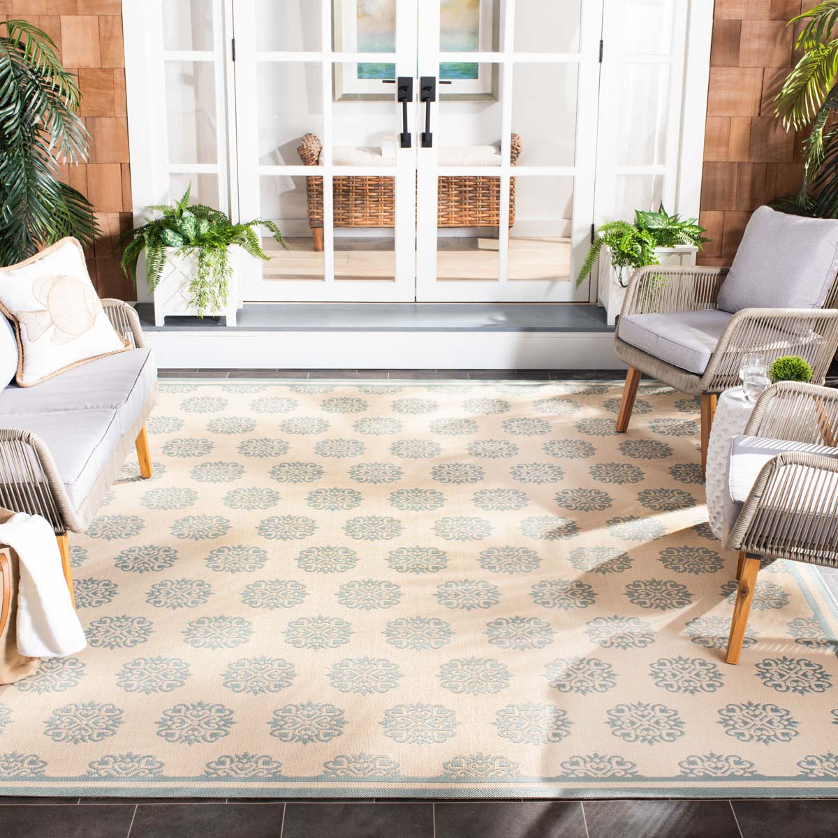 Safavieh BHS181 Beach House 181 Rug - Soft Bohemian Area Rug for Living Room, Bedroom, Dining Room - Perfect for Coastal Decor & Home Styling