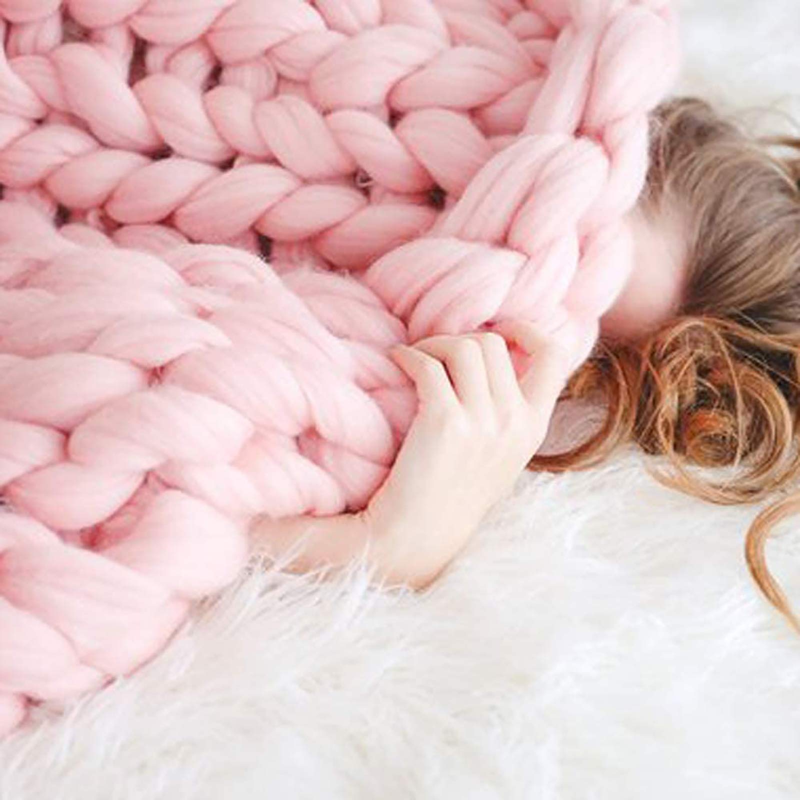 Handmade Chunky Knit Blanket - Super Soft Oversized Knitted Throw for Bedroom, Couch & Pet Bed - Cozy Weighted Blanket in White - Perfect for Winter Nights & Home Decor