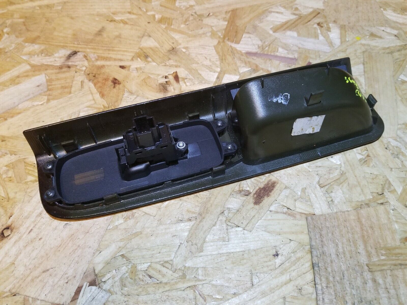 05-07 Volvo S40 Right Passenger Side Power Window Switch OEM Replacement - Perfect for Window Control & Repair in Volvo S40 Sedans