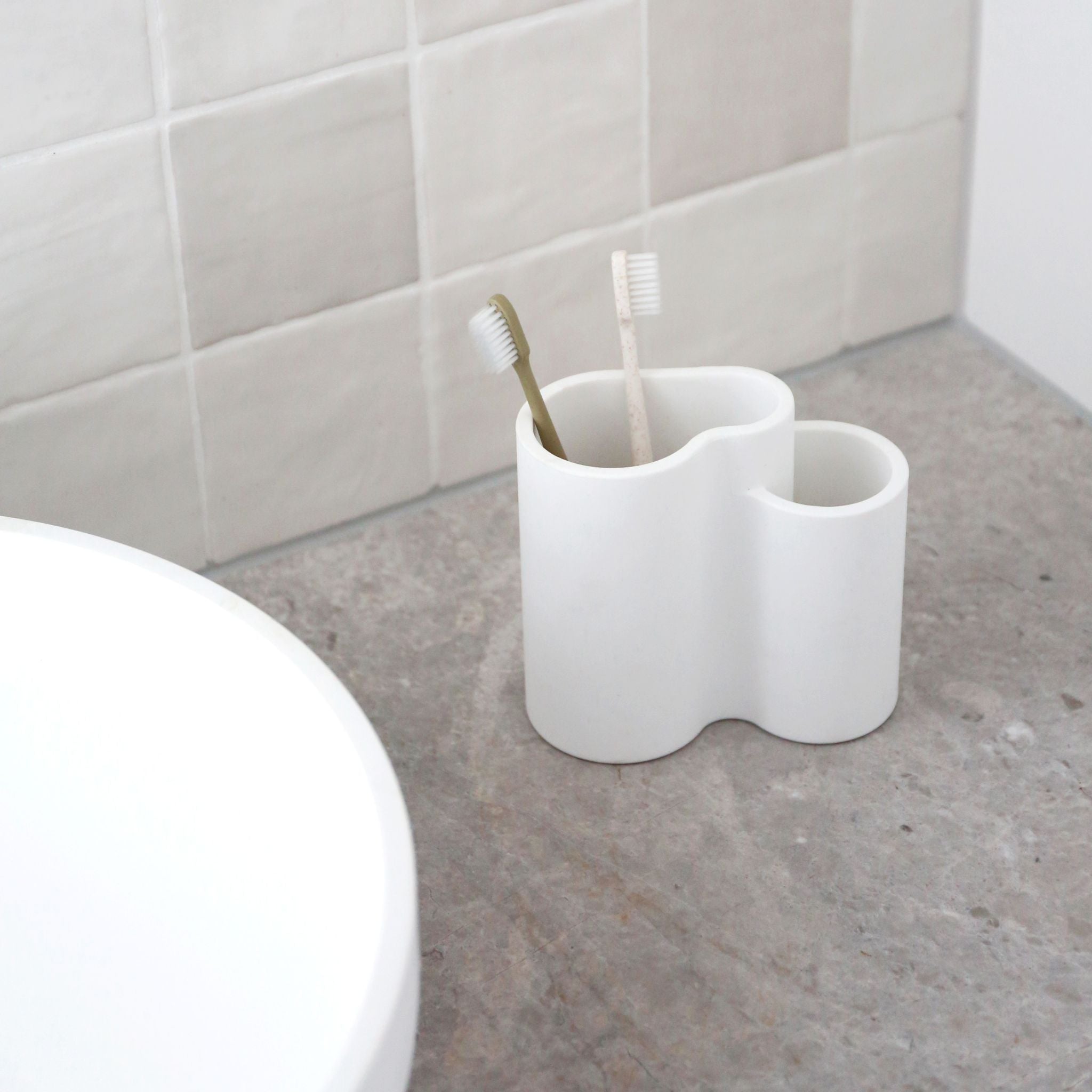 DESIGNSTUFF Stainless Steel Cutlery Drainer & Holder - White | Utensil Organizer for Kitchen Countertop | Perfect for Drying & Storing Forks, Spoons, Knives - Ideal for Small Spaces & Modern Kitchens