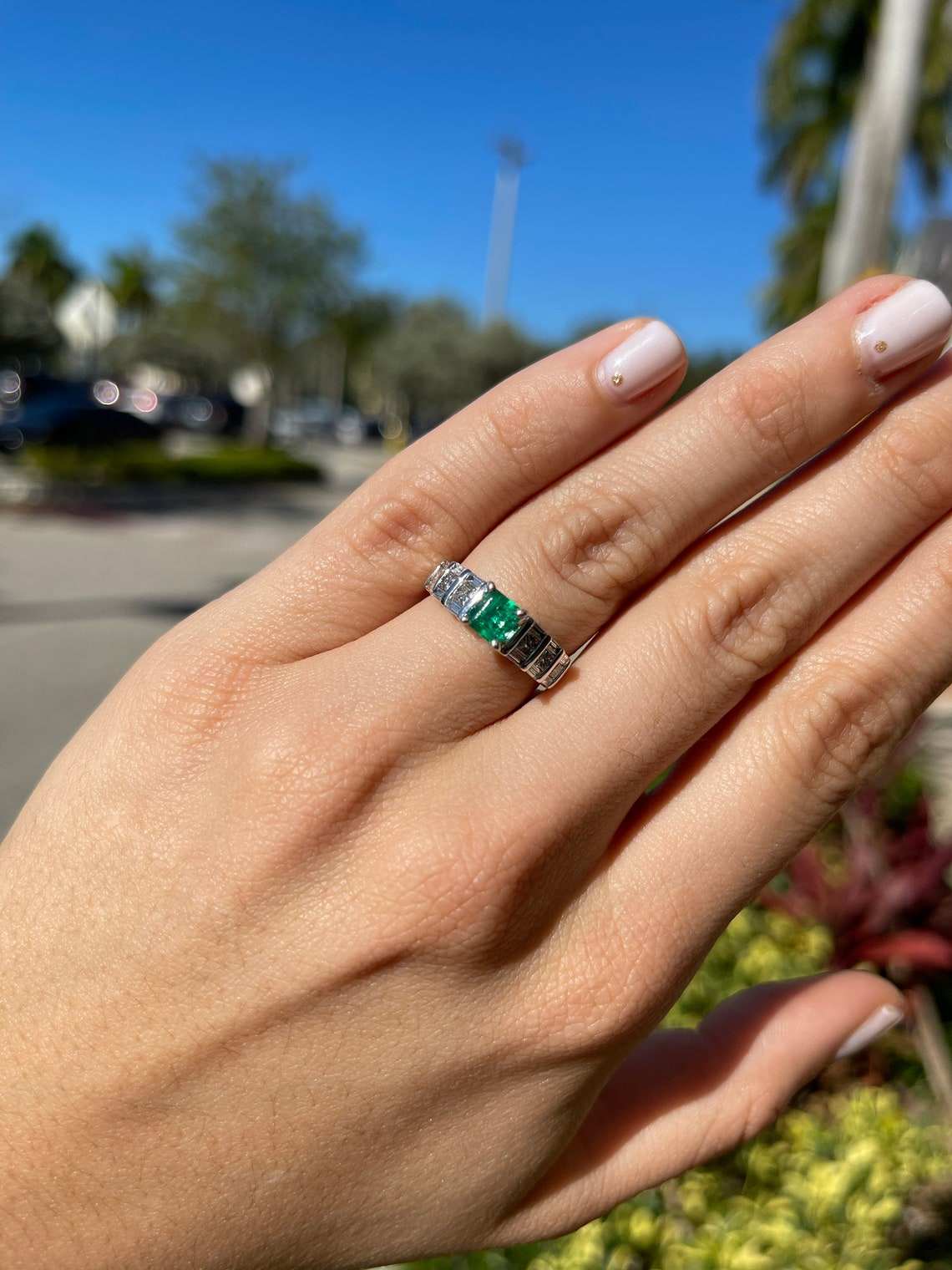 1.10tcw Vivid Green Colombian Emerald & Diamond Princess Cut 14K Gold Engagement Ring for Women - Perfect for Proposals, Anniversaries & Special Occasions