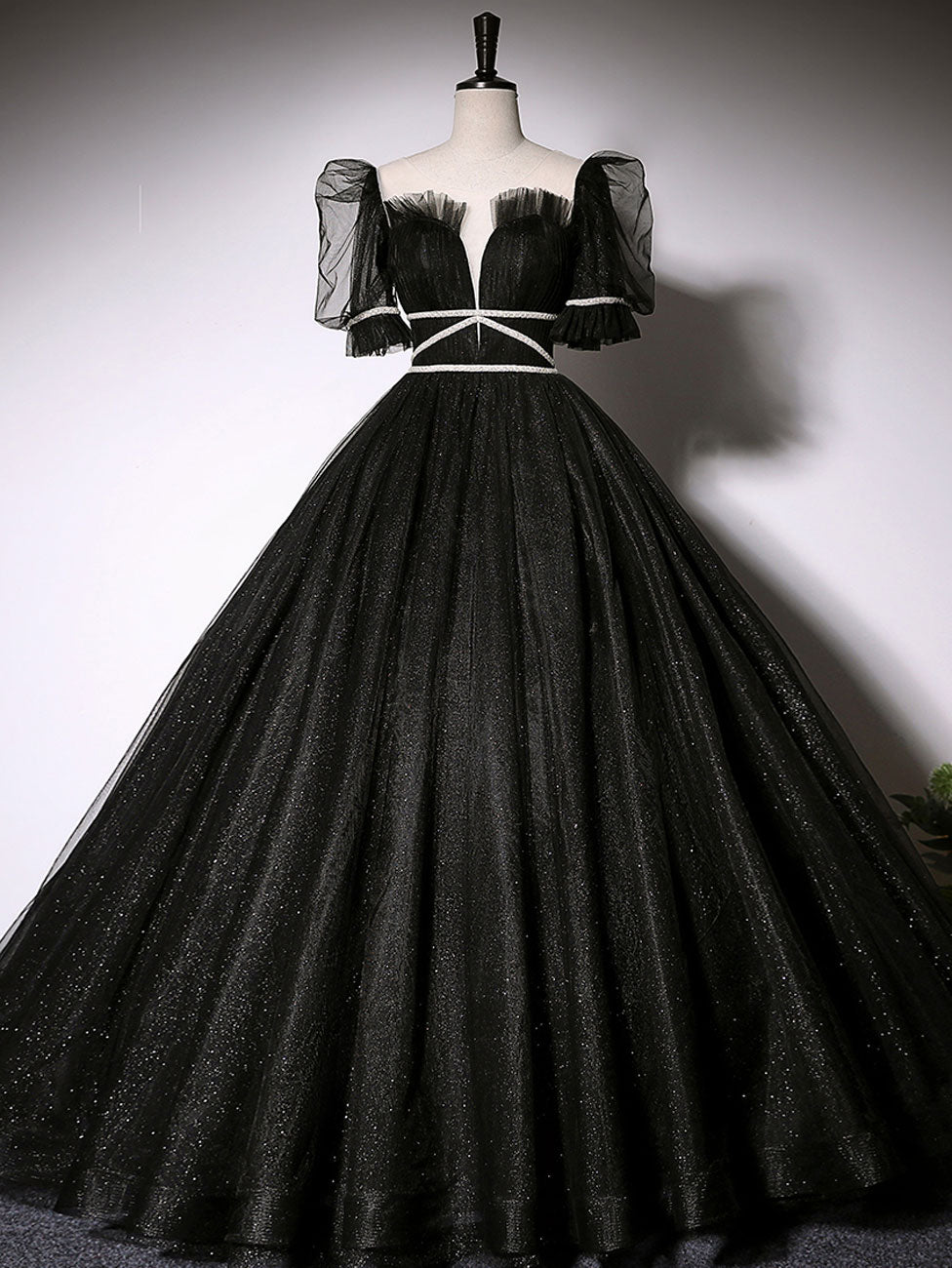 Elegant Black Scoop Neck Long Prom Dress - Shiny Tulle Evening Gown for Formal Events, Homecoming, and Special Occasions
