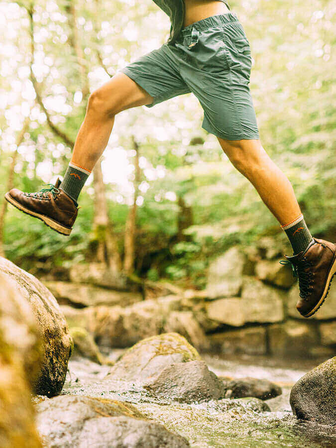 Darn Tough 1466 Hiker Micro Crew Cushion Socks for Men - Moisture-Wicking Hiking Socks for Outdoor Adventures & Daily Wear