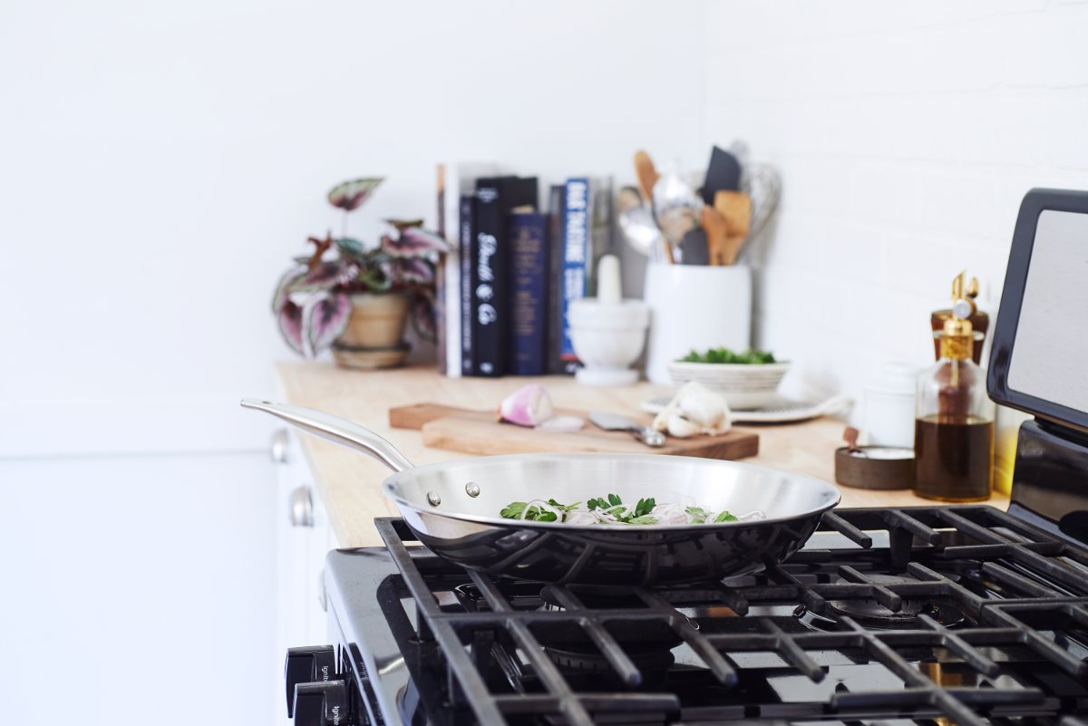 Premium Titanium Series 12-Inch Nonstick Fry Pan with Glass Lid - Scratch Resistant Cookware for Professional & Home Chefs - Perfect for Sautéing, Frying & Cooking Family Meals