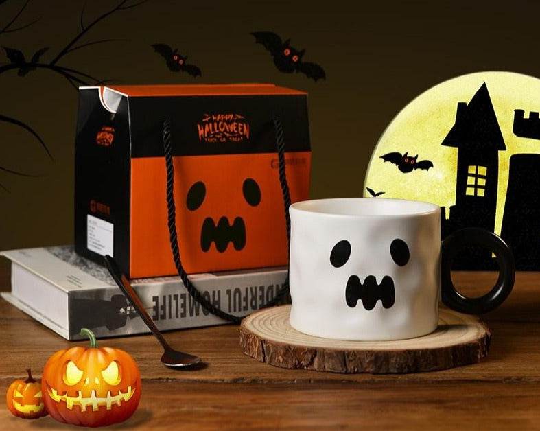 Spooky Halloween Trick or Treat Coffee Mug - Cute Ghost Design Ceramic Cup for Pumpkin Spice Latte, Hot Chocolate & Tea - Perfect for Halloween Party, Office Decor & Cozy Fall Mornings