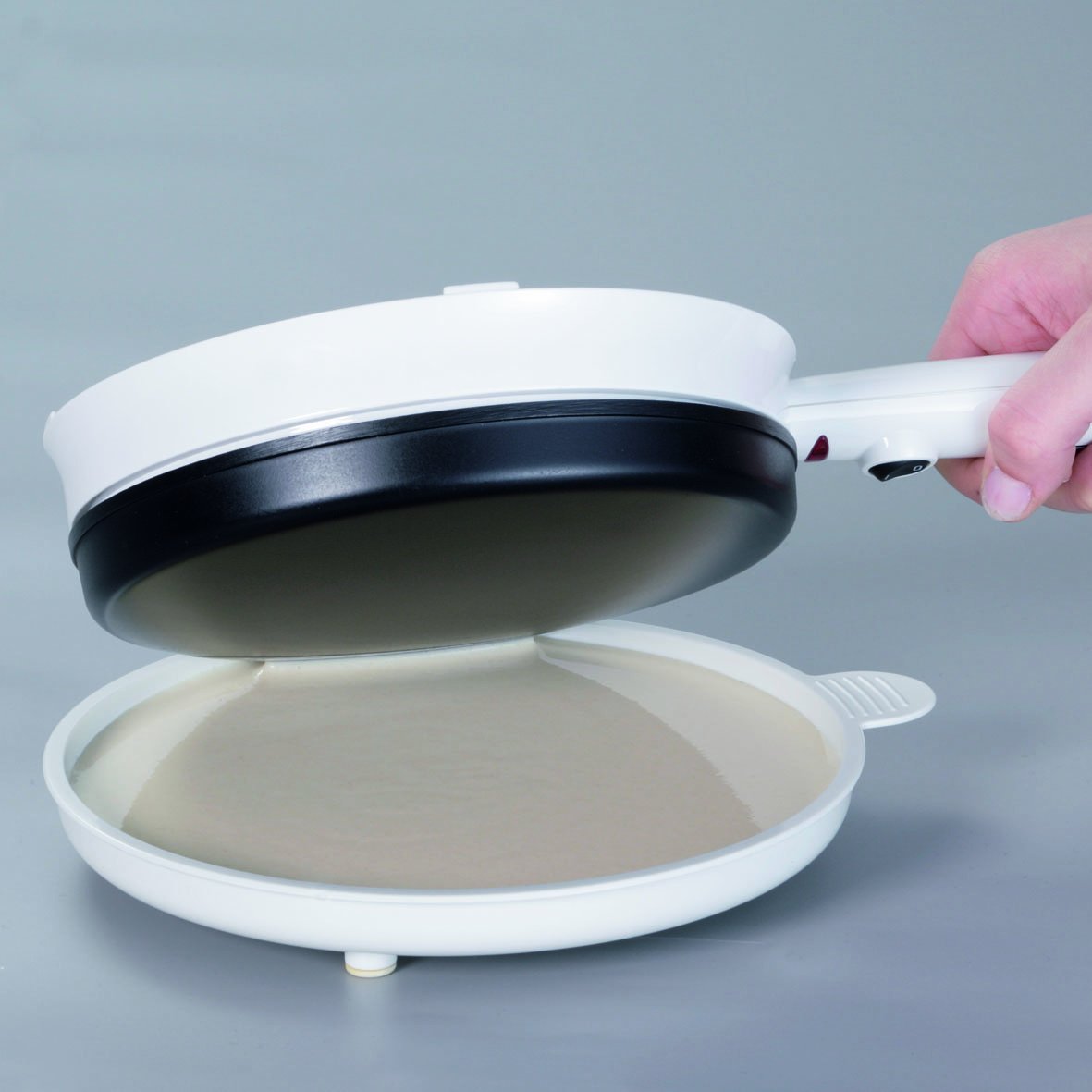 Cloer 677 Electric Crepe Maker - Nonstick Surface, Adjustable Temperature - Perfect for Breakfast, Desserts & Party Snacks