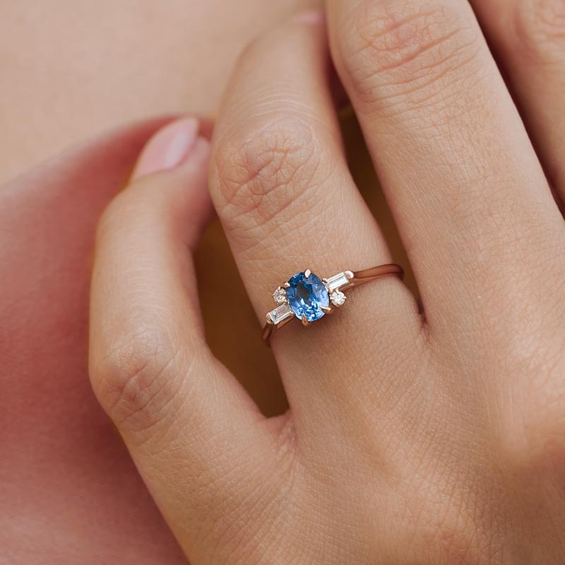 Exquisite Oval Geo Blue Sapphire and Diamond Ring for Women | Elegant Engagement & Wedding Jewelry Gift | Perfect for Anniversaries, Proposals & Special Occasions