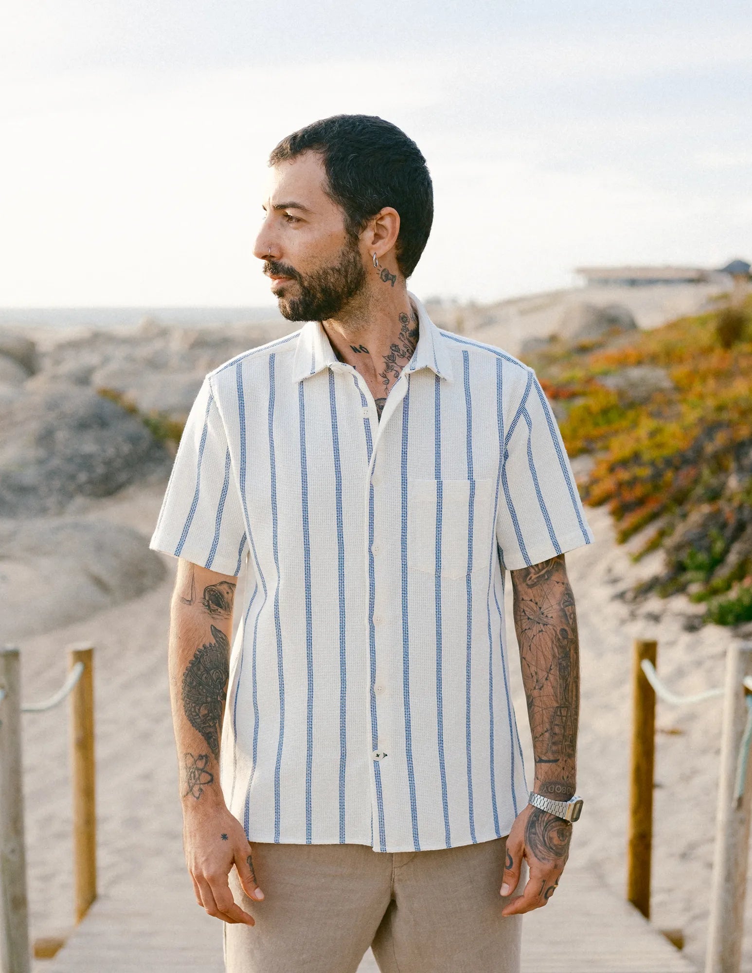 Men's Short Sleeve Casual Shirt in Navy Blue - Perfect for Summer Outings and Beach Vacations