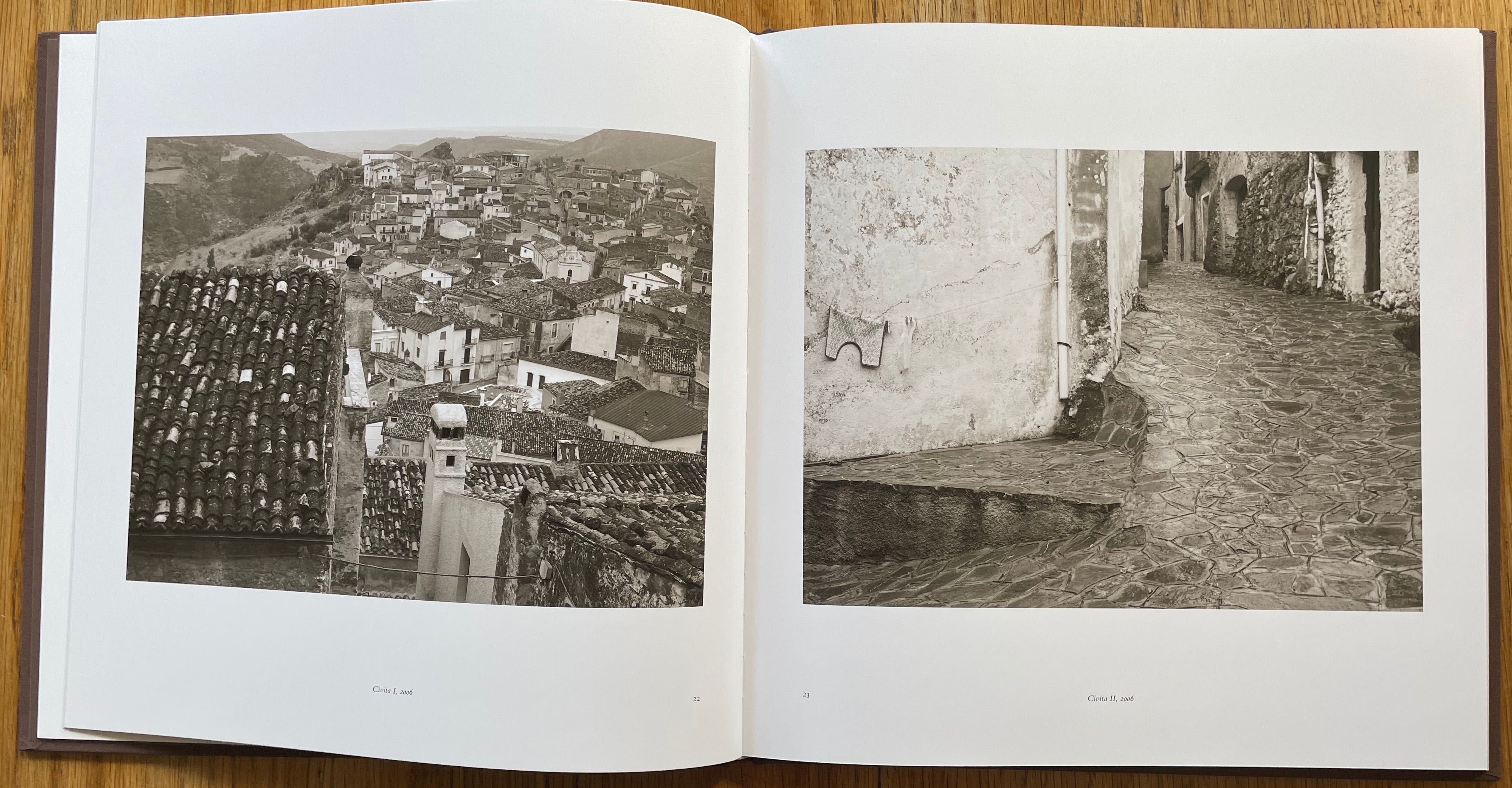 Explore Italy Through Another Lens - Stunning Travel Photography Book for Italy Lovers | Perfect Gift for Travel Enthusiasts & Italy Vacation Inspiration