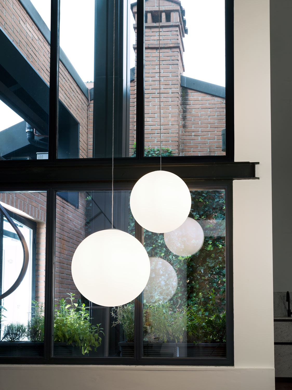 ASTEROIDE Modern Pendant Lamp - Stylish Hanging Light Fixture for Living Room, Dining Room, Kitchen & Bedroom Decor