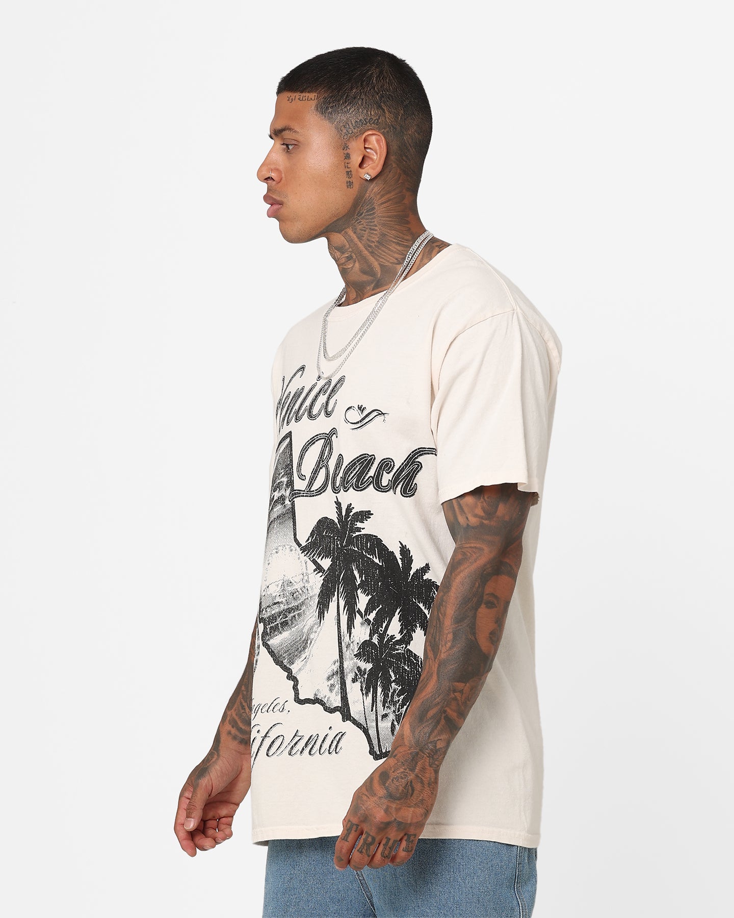 Vintage Venice Beach T-Shirt - Retro American Thrift Style in Off White - Perfect for Casual Wear & Beach Outfits