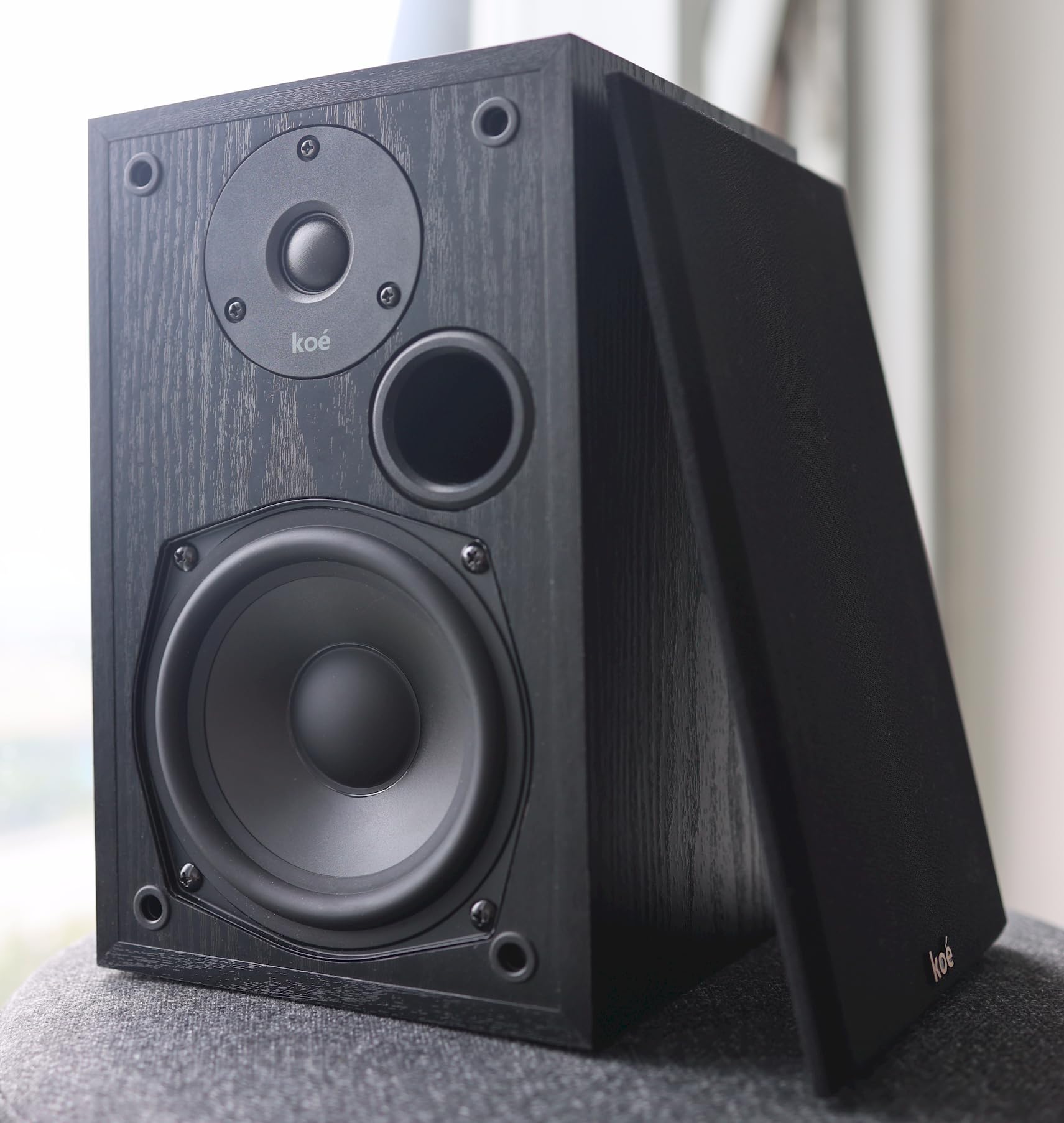 Koe’ B102 100 Watt Passive Bookshelf Speakers (Pair) - Hi-Res Audio, HiFi Sound, Wall-Mountable Home Theater Satellite Speakers - Perfect for Living Room, Bedroom & Home Theater Setup - Includes SPL/Frequency Graph - Black