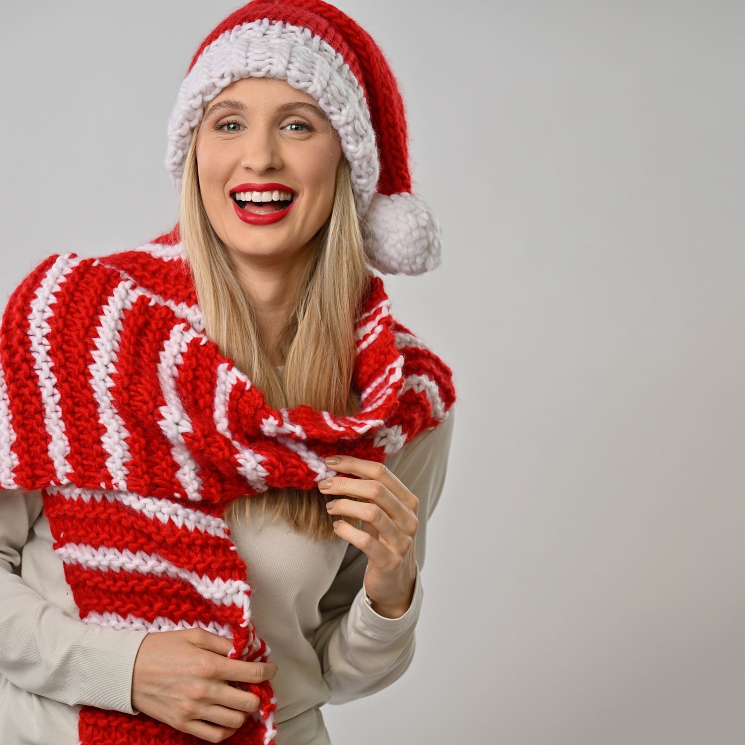 DIY Candy Cane Scarf Knitting Kit for Beginners - Soft Yarn & Easy Knitting Needles - Perfect for Christmas Gifts & Winter Crafts