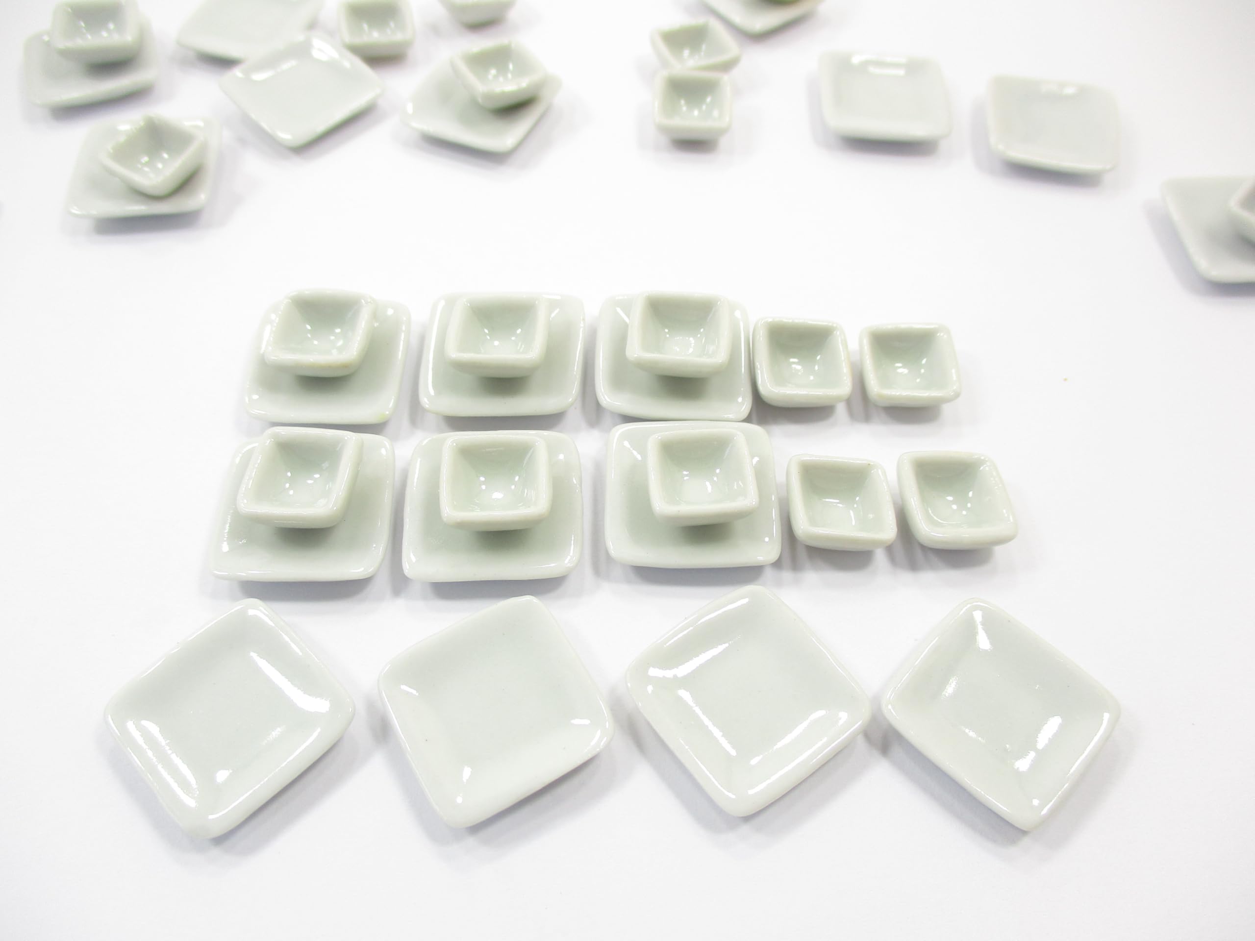 20-Piece White Ceramic Miniature Square Plates & Bowls Set for Dollhouse - Perfect for Miniature Displays, DIY Crafts, and Tea Party Scenes
