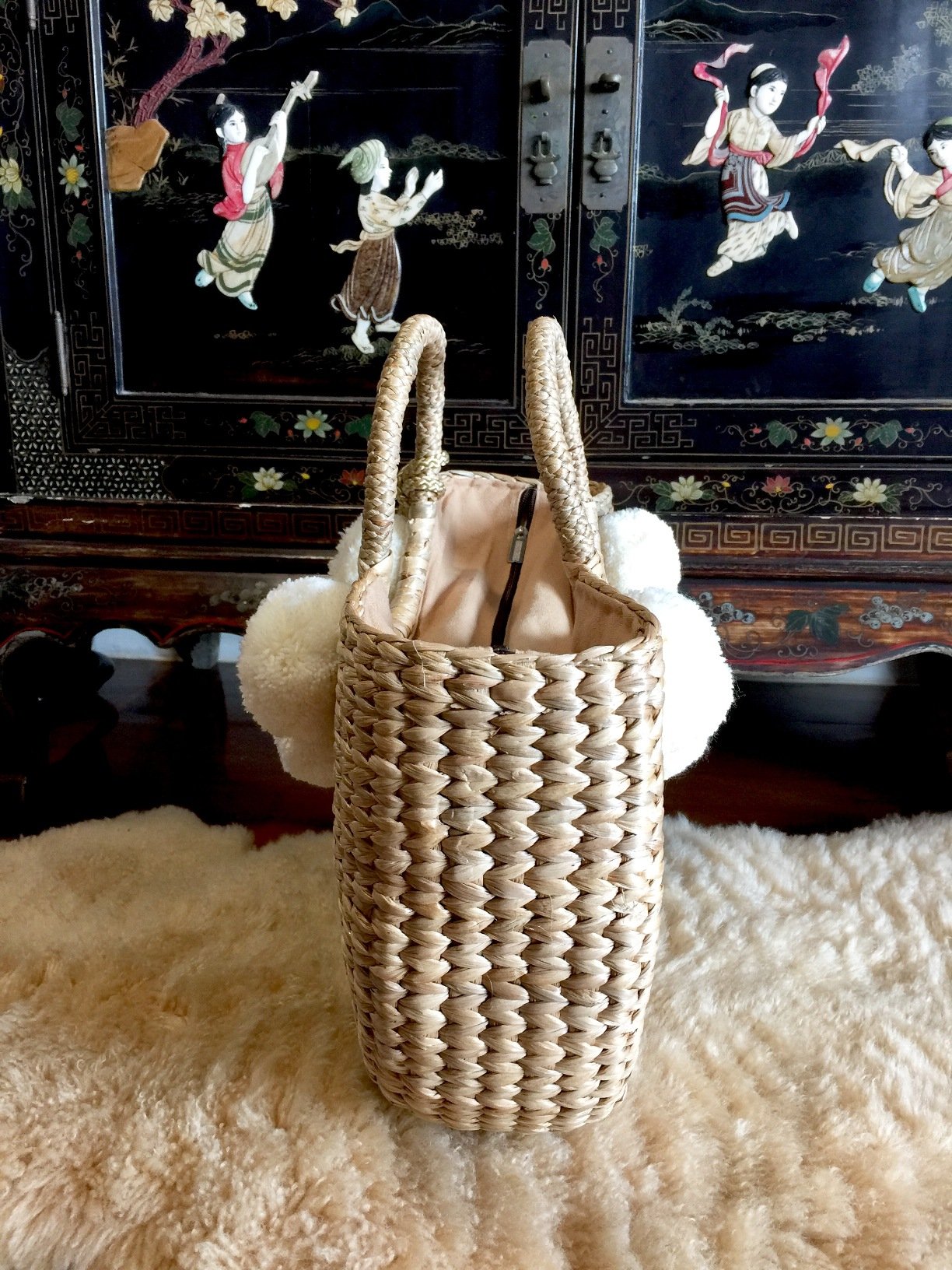 Stylish Pom Pom Straw Tote Bag for Women - Perfect Beach Basket Bag, Summer Straw Handbag for Outings, Picnics & Vacation
