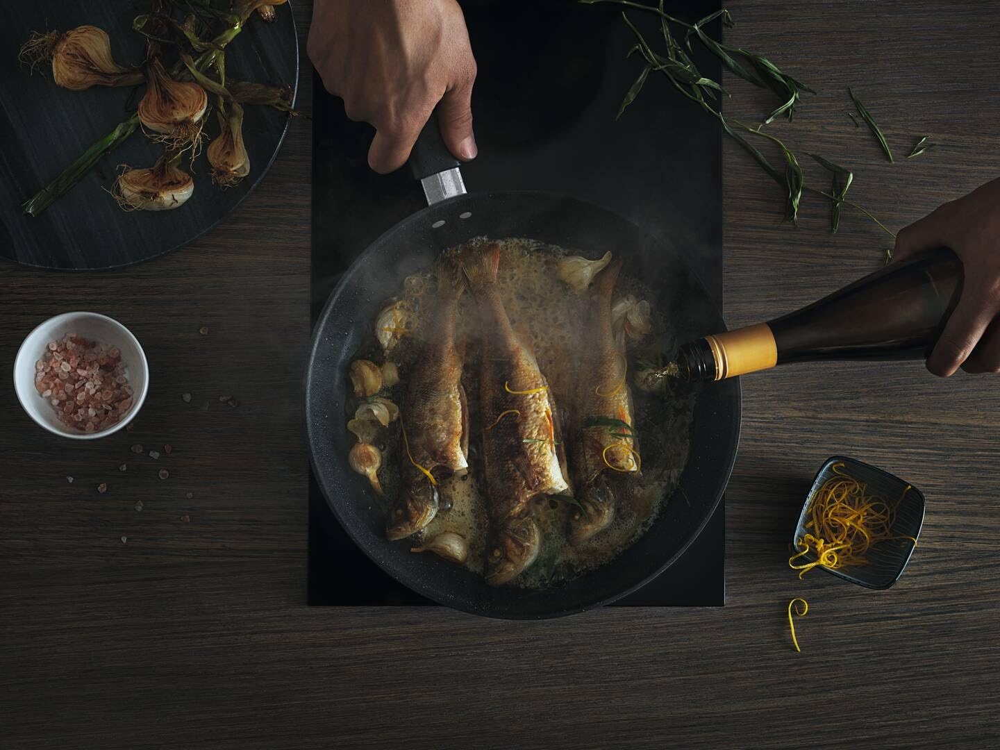 Fiskars 28cm Non-Stick Sauté Pan with Lid - 3.5L Capacity, Scratch-Resistant Hard Face Aluminum Cookware for Gas, Electric & Induction Hobs - Perfect for Searing, Stir-Frying & Everyday Cooking