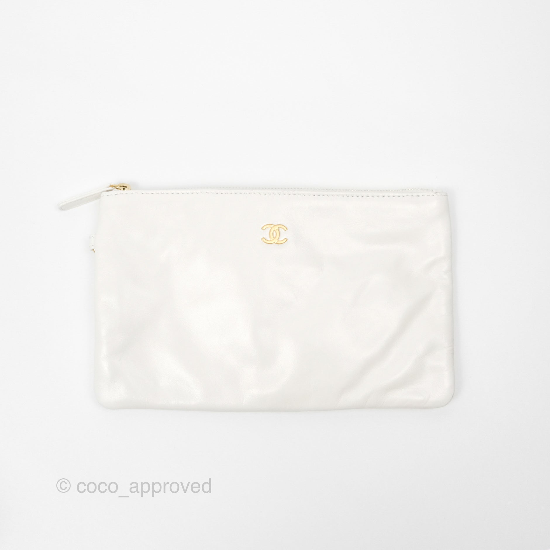 Chanel 22 Medium Handbag in White Shiny Calfskin with Aged Gold Hardware - Luxury Designer Shoulder Bag for Women, Perfect for Work, Date Night & Special Occasions