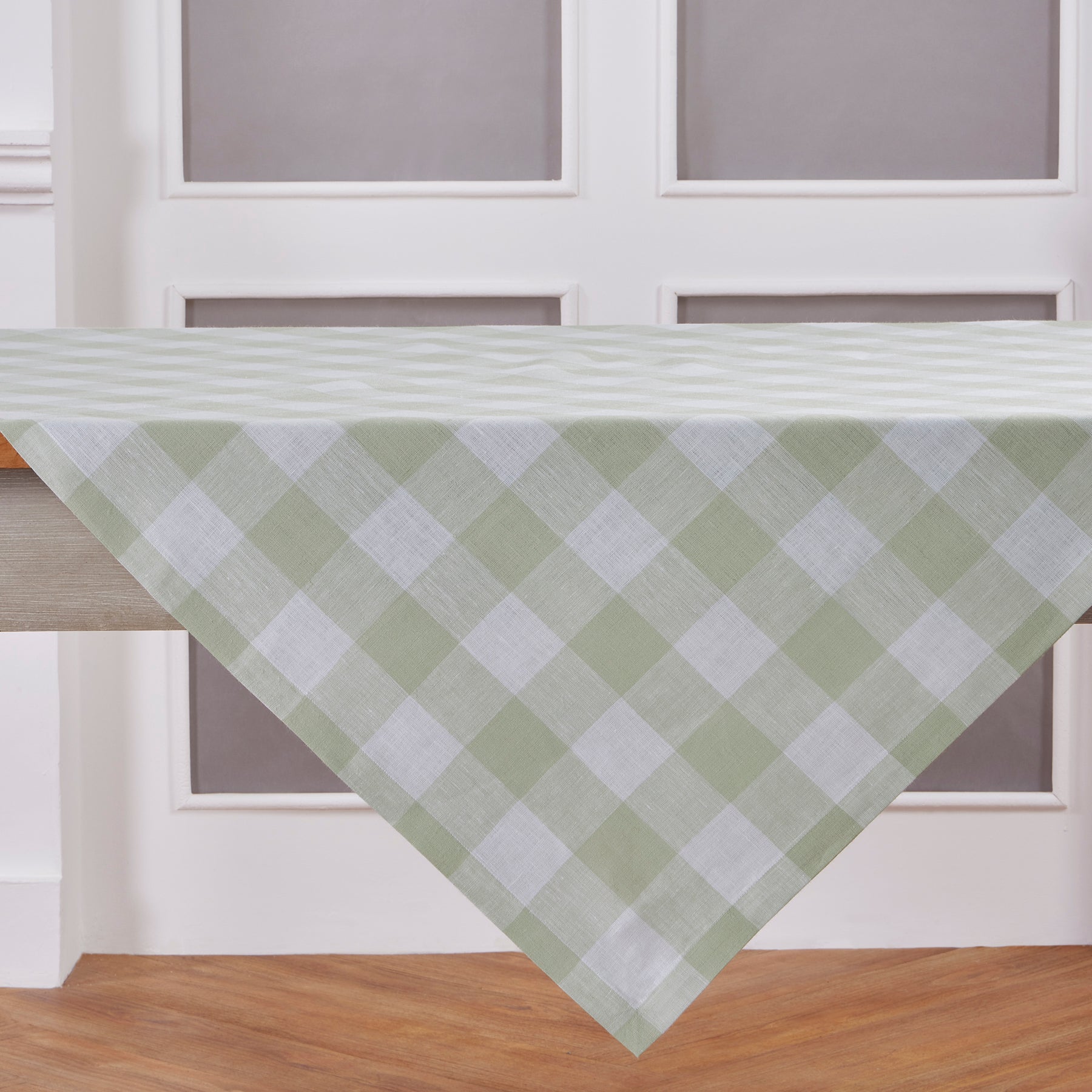 Buffalo Check Table Throw - Soft and Durable Plaid Table Cover for Kitchen, Dining Room, and Picnic - Perfect for Holiday Decor and Outdoor Gatherings