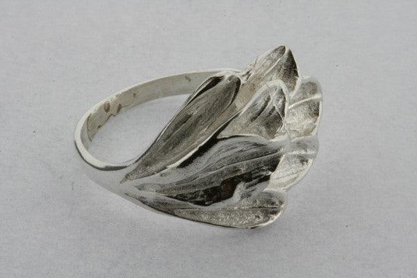 Elegant Curved Feather Ring - Sterling Silver Jewelry for Women, Perfect for Everyday Wear, Parties & Gifts