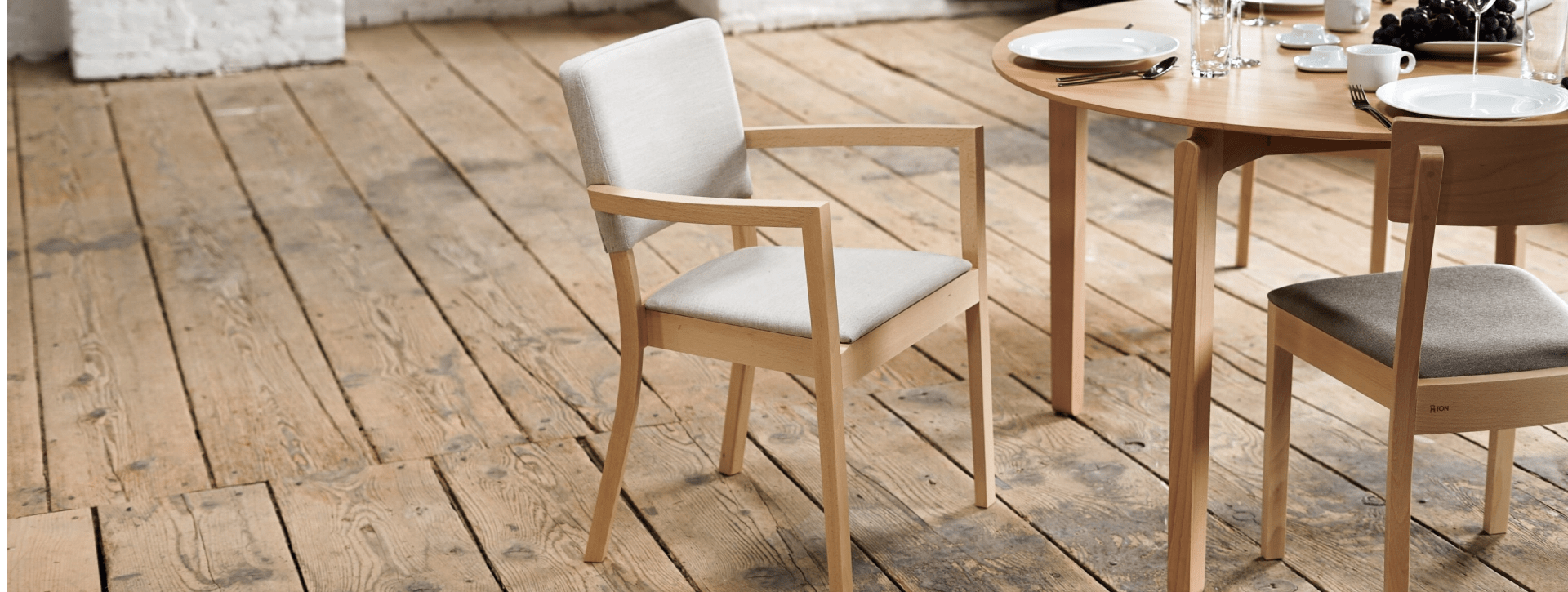 Stylish Treviso Bentwood Armchair by Ton - Modern Wooden Dining Chair for Kitchen, Restaurant & Office - Ergonomic Design for Comfortable Seating