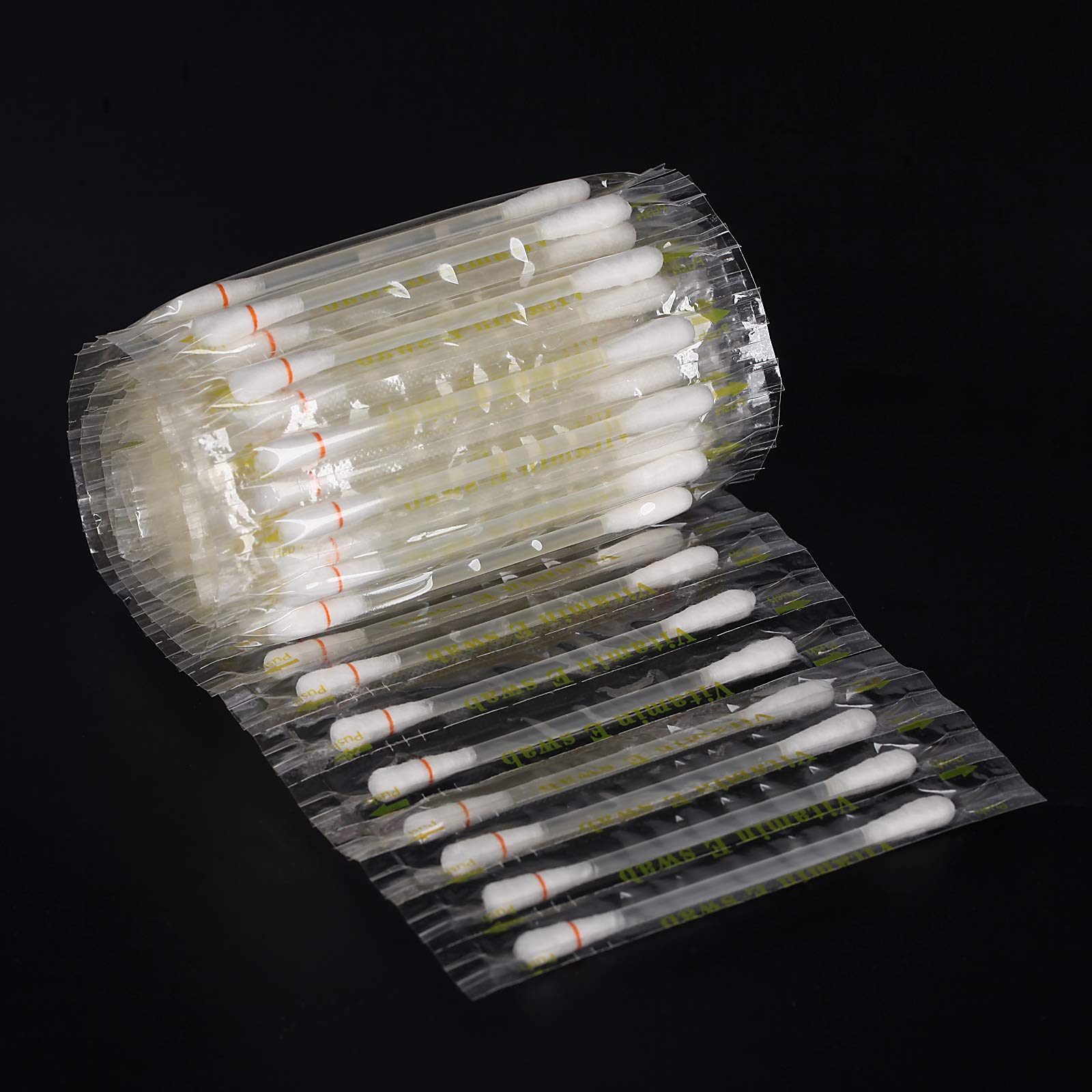 100Pcs Disposable Lip Oil Cotton Swabs - Moisturizing Q-Tip Applicators for Lip & Gum Care, Pre-Whitening Treatment, Anti-Dryness Protection | Perfect for Pre-Whitening Routine, Lip Therapy & Daily Moisturizing