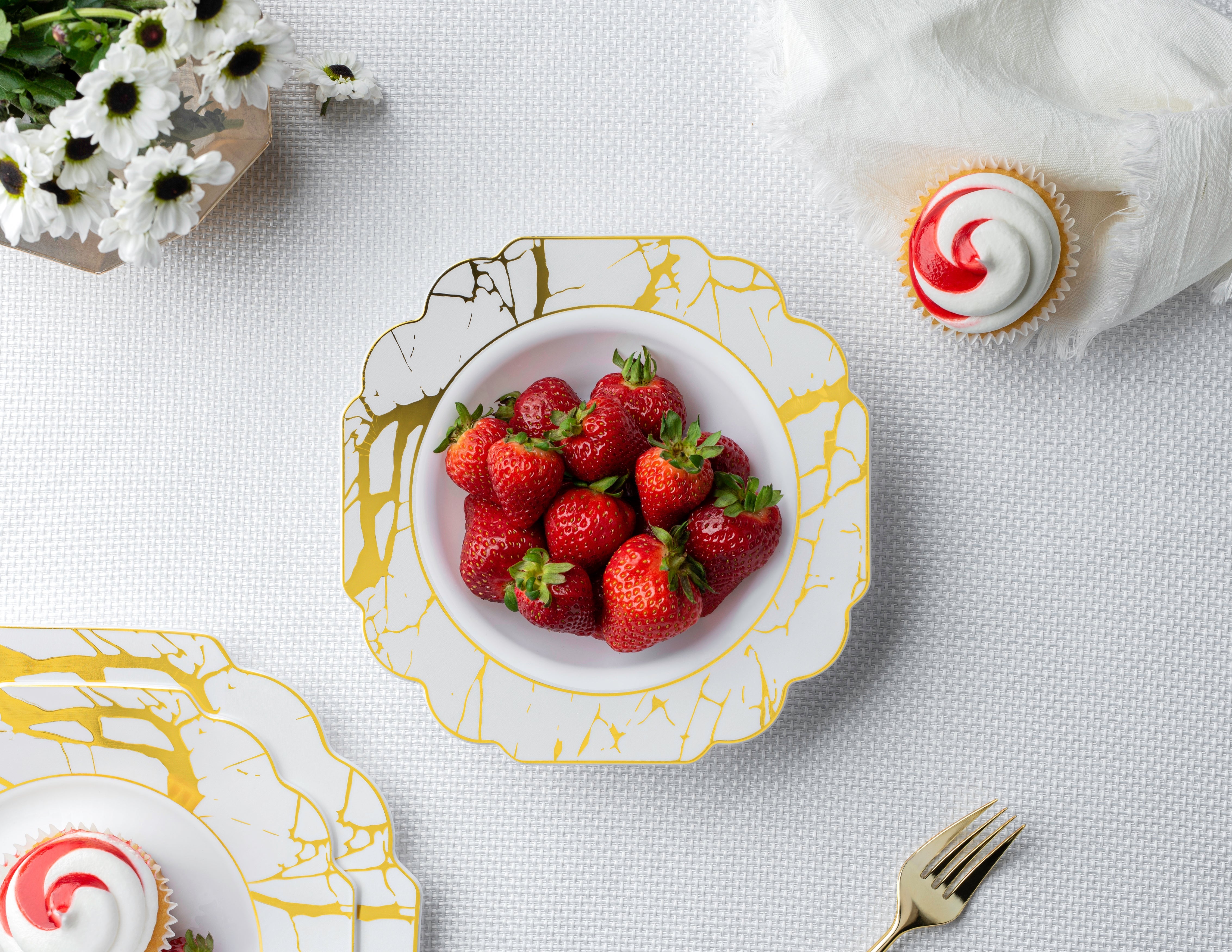 10-Pack White and Gold Marble Plastic Plates - Elegant Disposable Dinnerware for Parties, Weddings, and Special Events