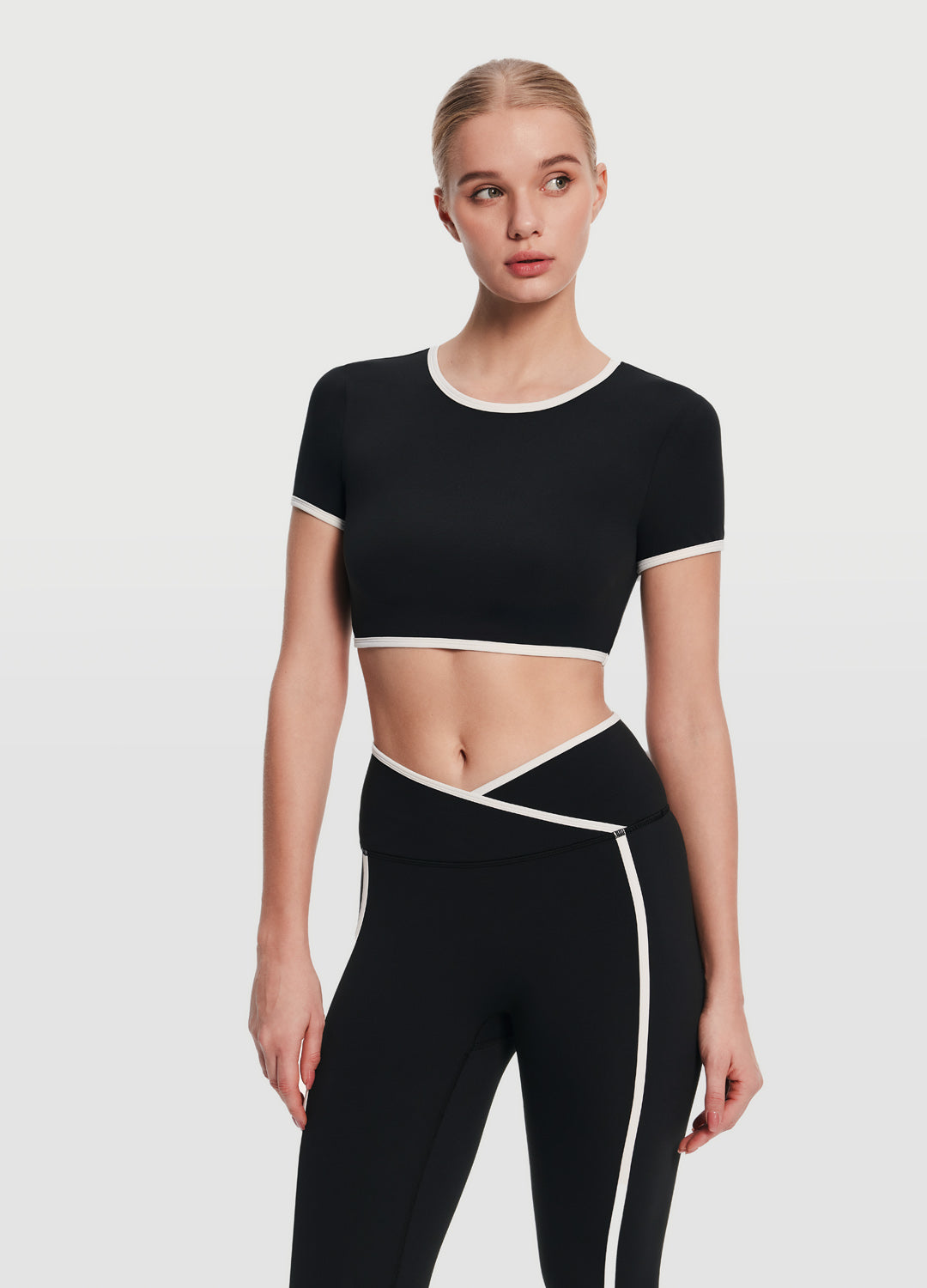 Stylish Casual Cropped T-Shirt for Women - Soft Cotton Short Sleeve Tee - Perfect for Summer Outfits, Beach Wear & Everyday Fashion