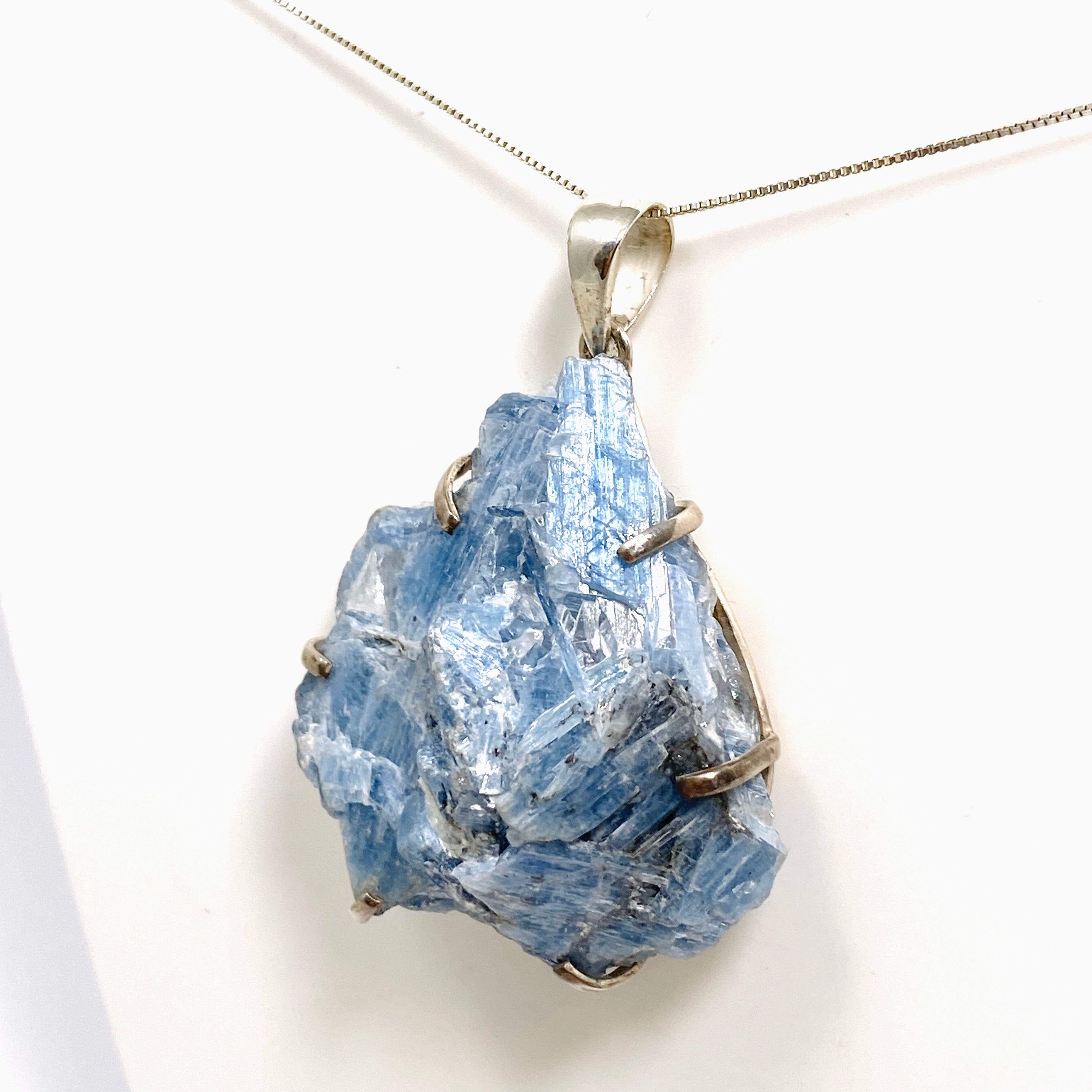 Natural Kyanite Raw Crystal Pendant Necklace - Uncut Healing Stone Jewelry for Energy Balance & Chakra Alignment - Perfect for Meditation, Yoga & Spiritual Healing