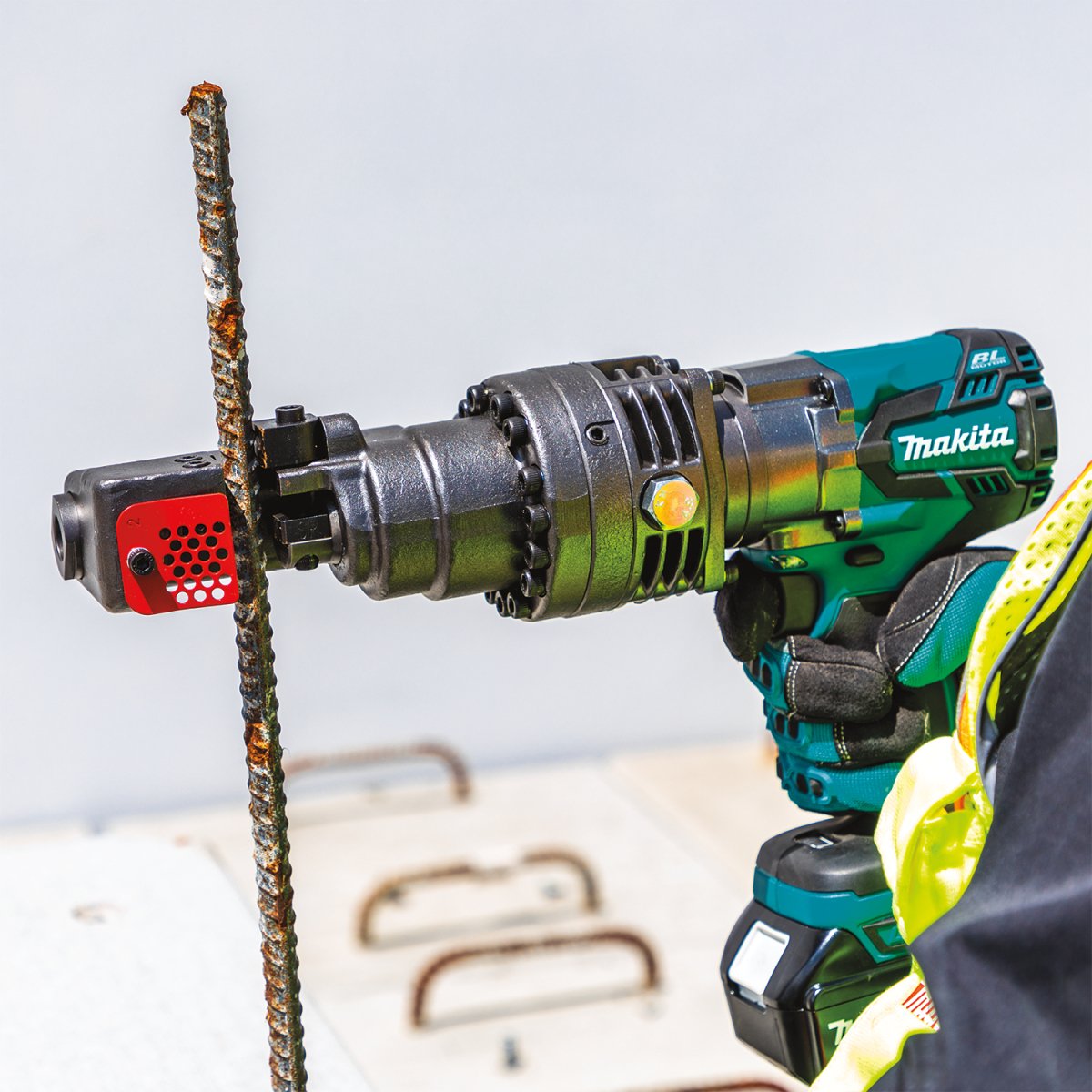 18V LXT Lithium-Ion Brushless Cordless Rebar Cutter - Powerful and Portable Tool for Construction, Metal Cutting, and DIY Projects