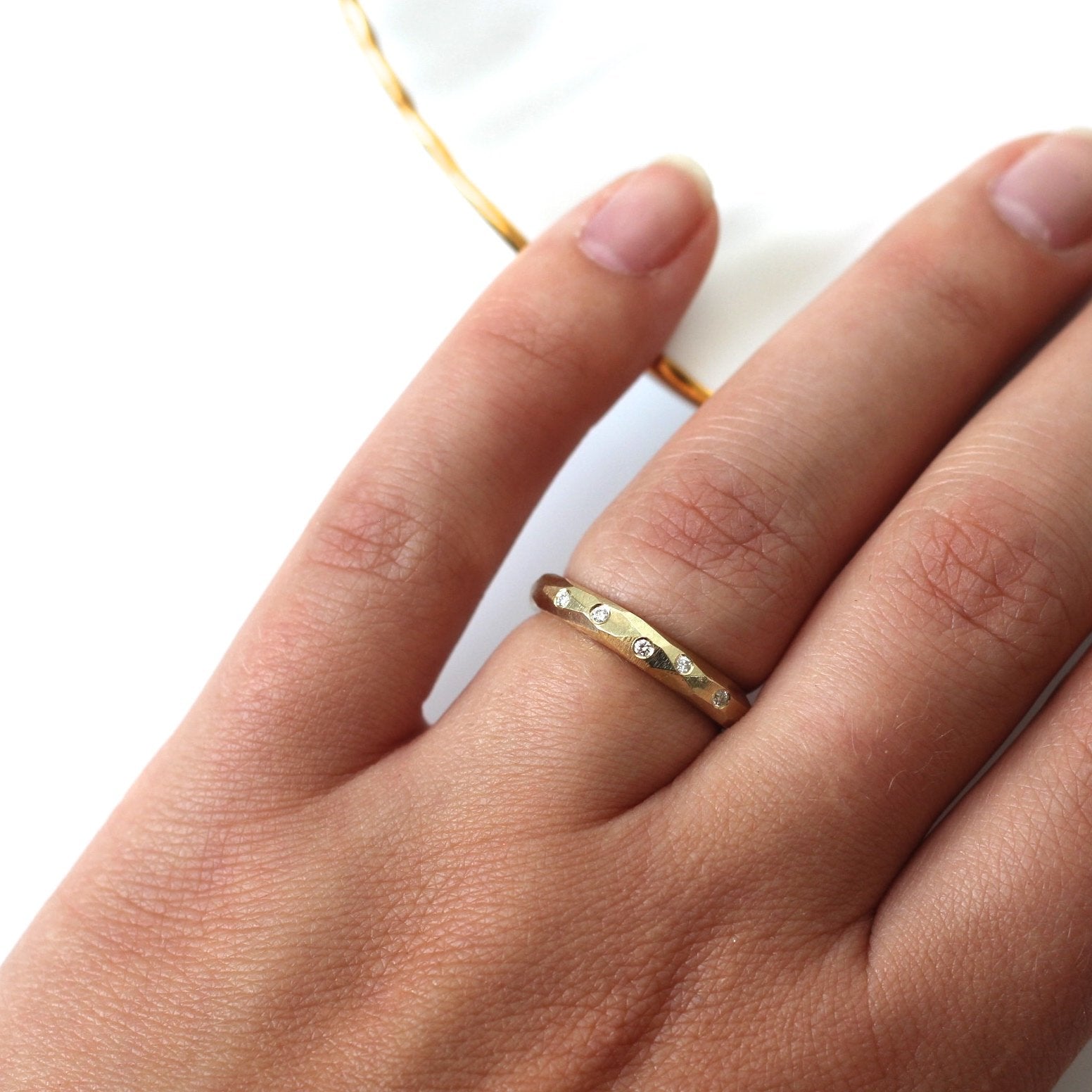 Exquisite Faceted Diamond Band Ring for Women - Elegant Wedding, Engagement & Anniversary Jewelry Gift - Perfect for Special Occasions & Everyday Luxury