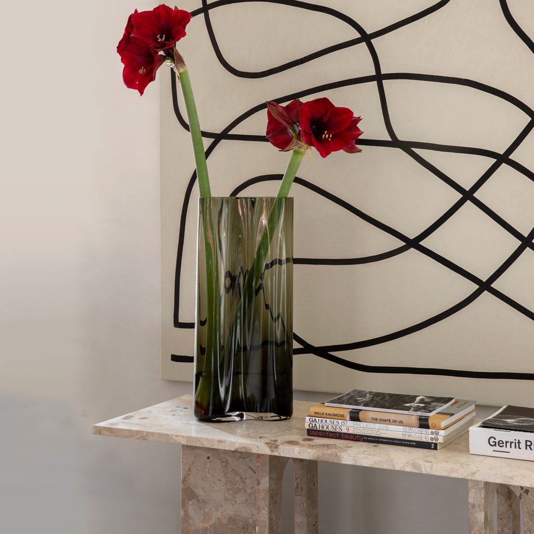 Androgyne Modern Lounge Table - Stylish Coffee Table for Living Room, Office & Lounge Areas - Perfect for Home Decor, Relaxation & Entertaining Guests