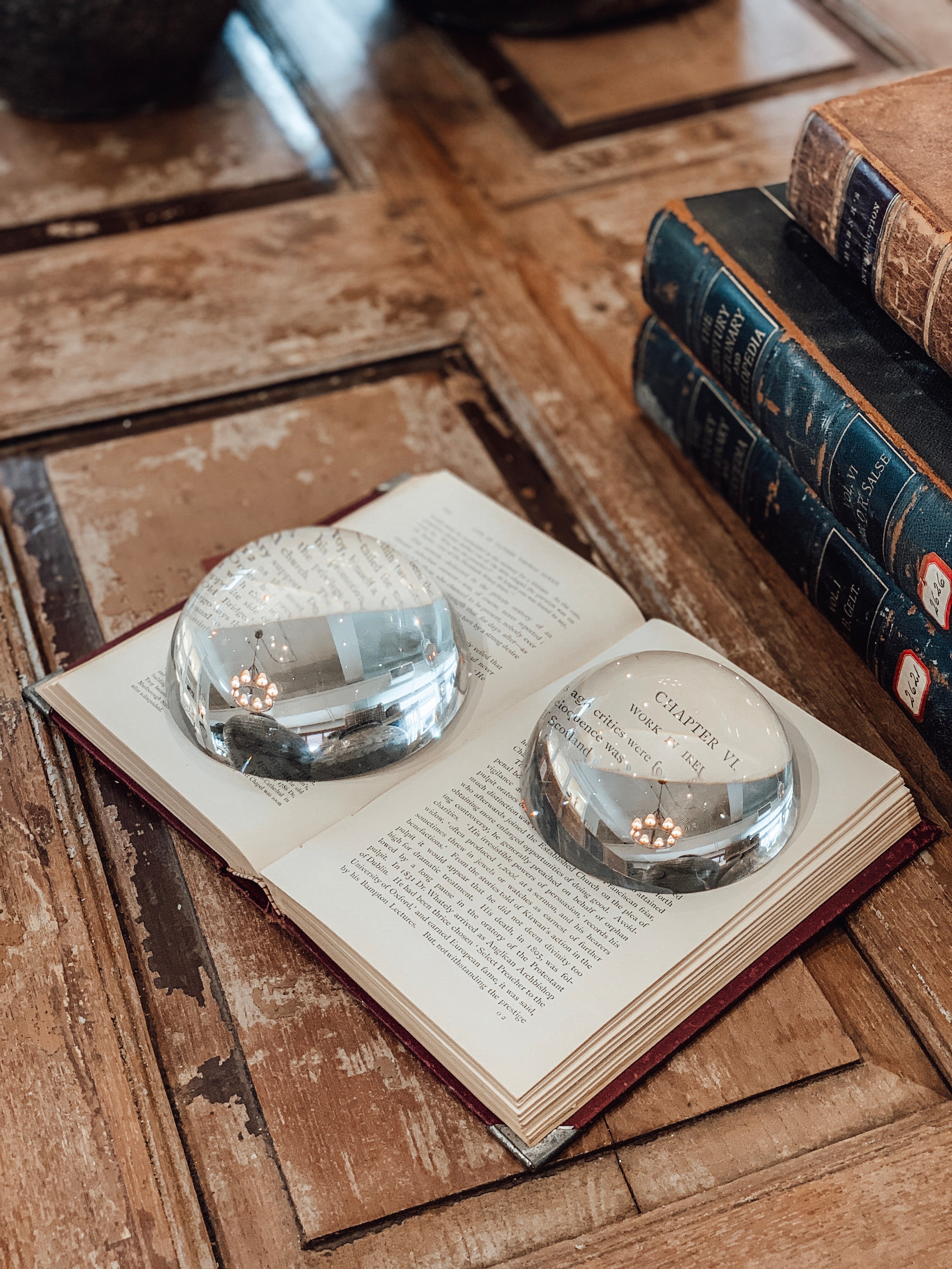 Vintage Magnifying Glass Paperweight - Antique Style Desk Decor for Reading, Collecting & Office Use
