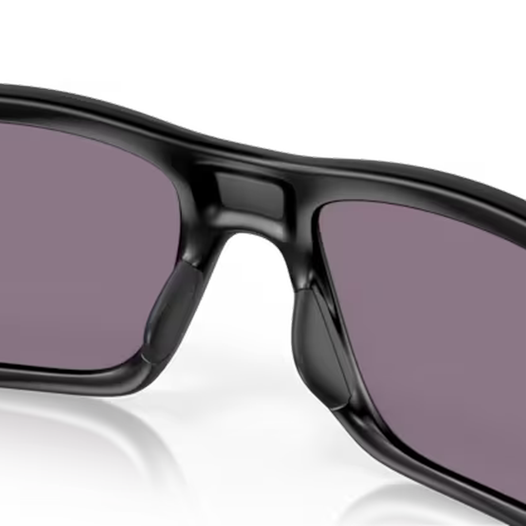 Oakley Mainlink Matte Black/Prizm Grey Polarized Sunglasses 0OO9264 926441 - Stylish UV Protection for Driving, Running & Outdoor Activities
